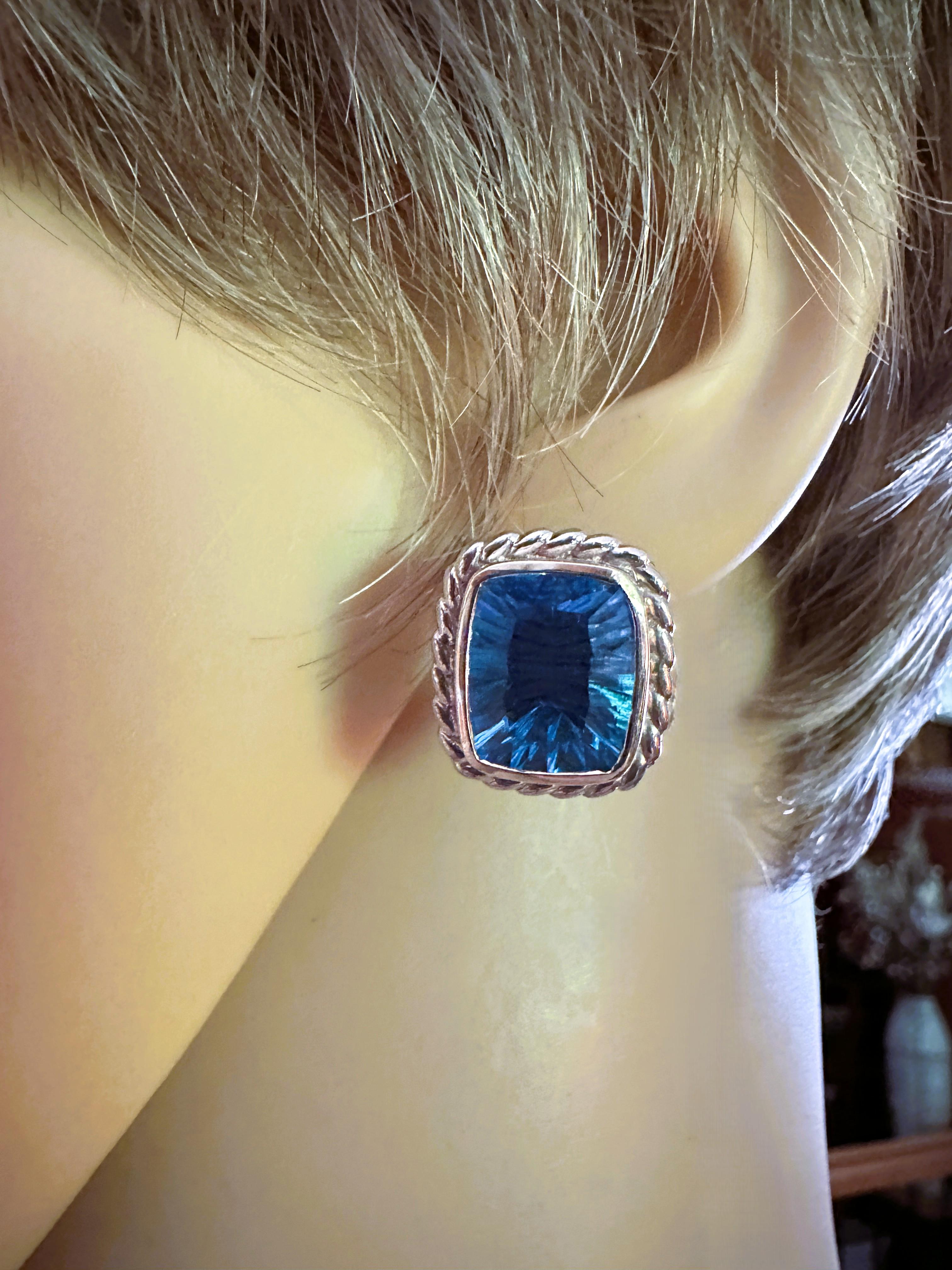 18k Gold & Sterling Lorenzo London 10,1 Karat Blauer Topas Ohrringe w Omega Backs (Carréschliff)