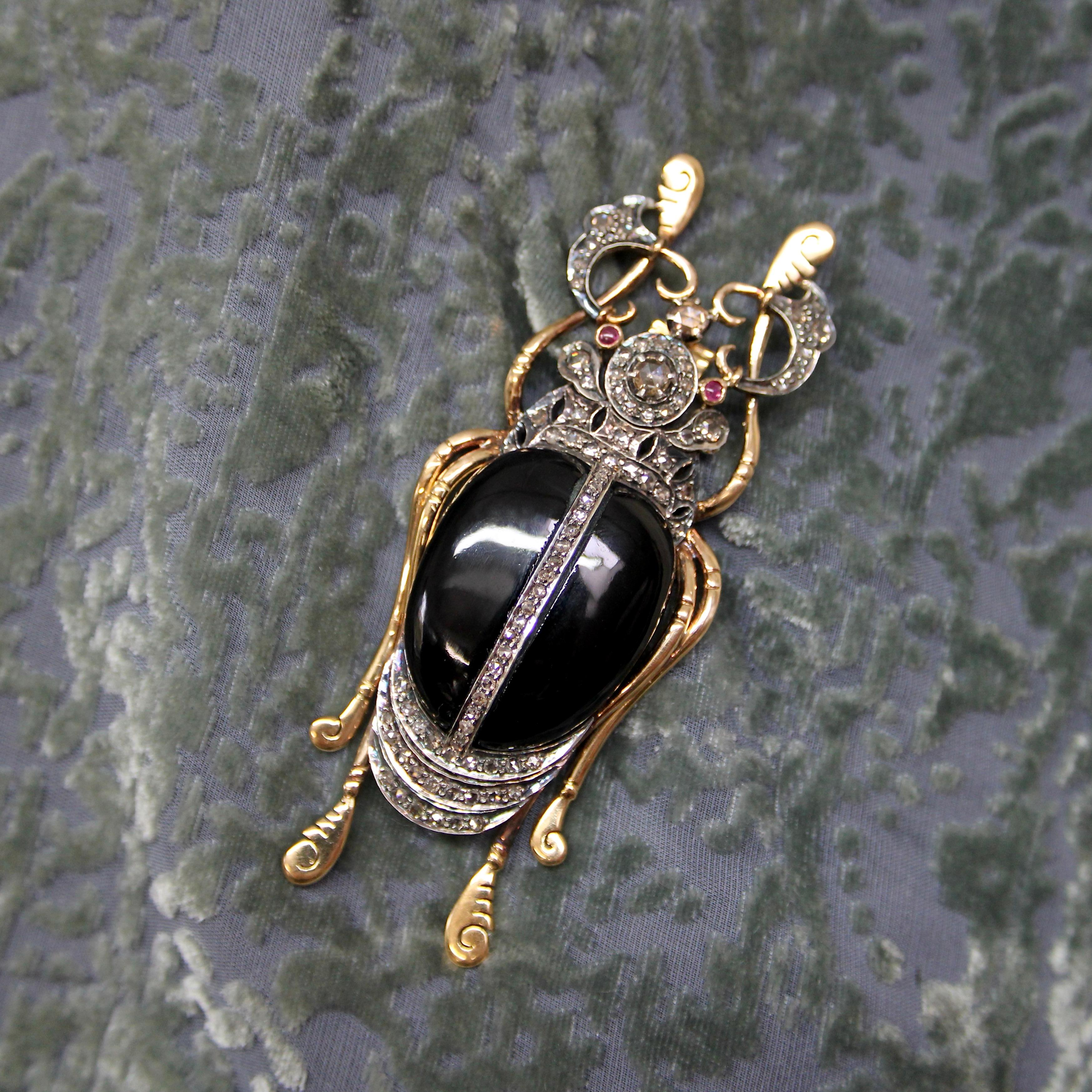 Broche Escarabajo de Oro de 18 K y Plata de Ley con Diamantes talla Rosa Ónix y Rubí en Bueno estado para la venta en Venice, CA