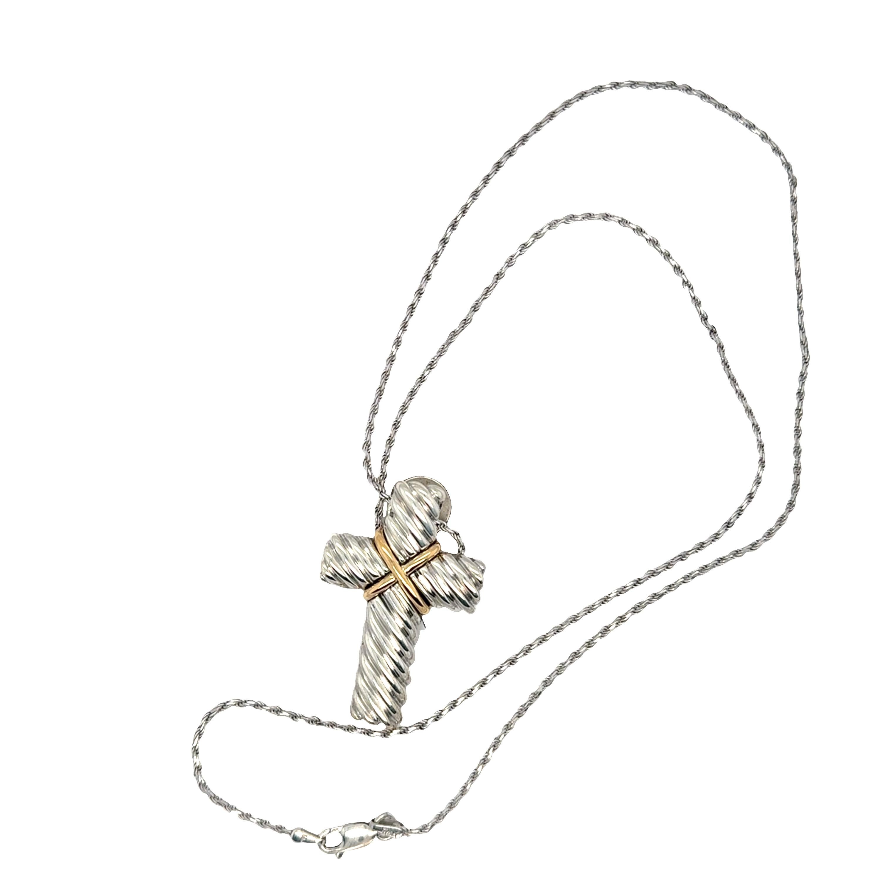 Collar de oro de 18 quilates y plata de ley con cable y cruz acanalada en venta 7