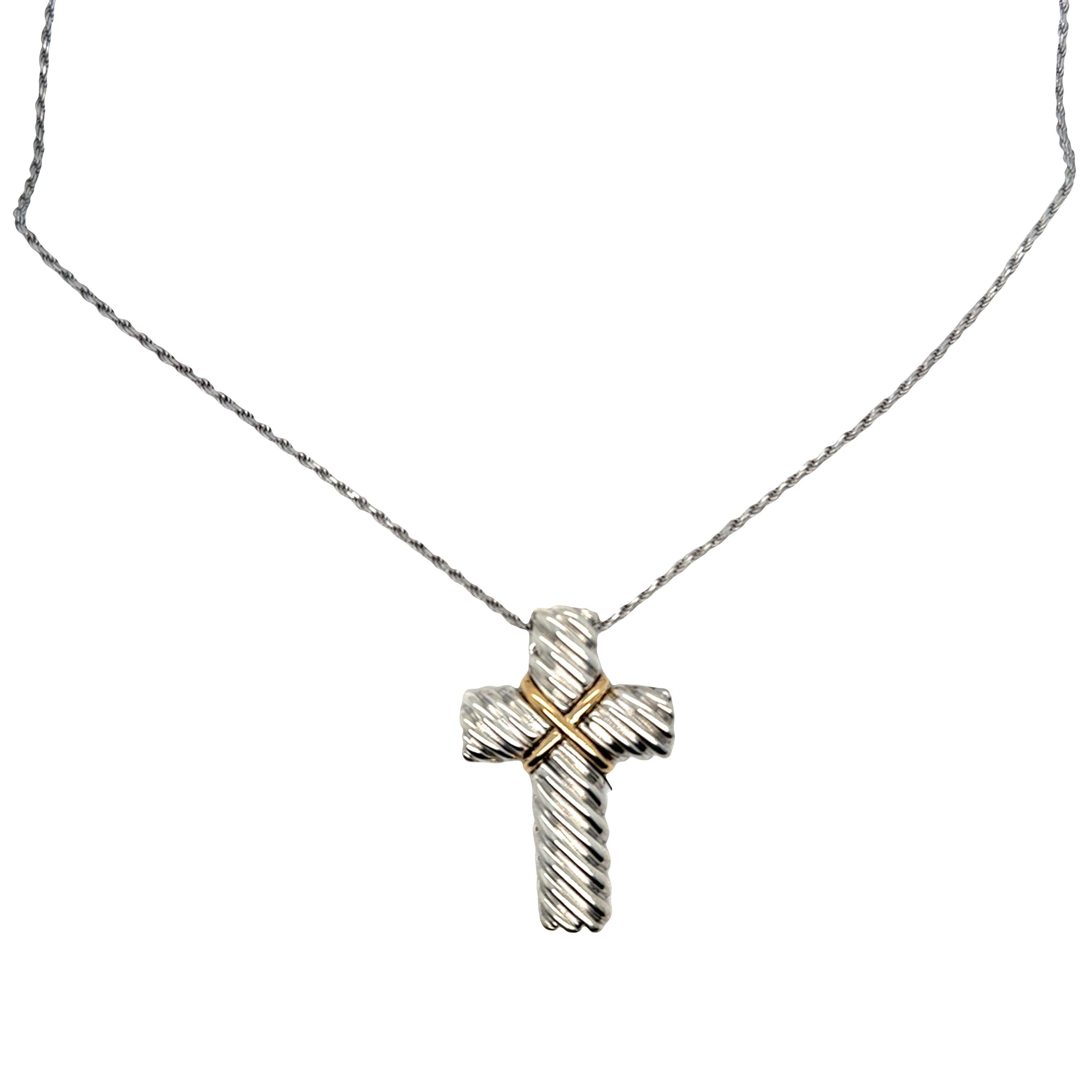 Collar de oro de 18 quilates y plata de ley con cable y cruz acanalada en venta 3