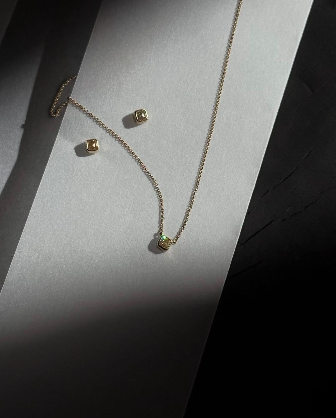 Asscher Cut 18k gold stud earring with asher-cut yellow diamond For Sale