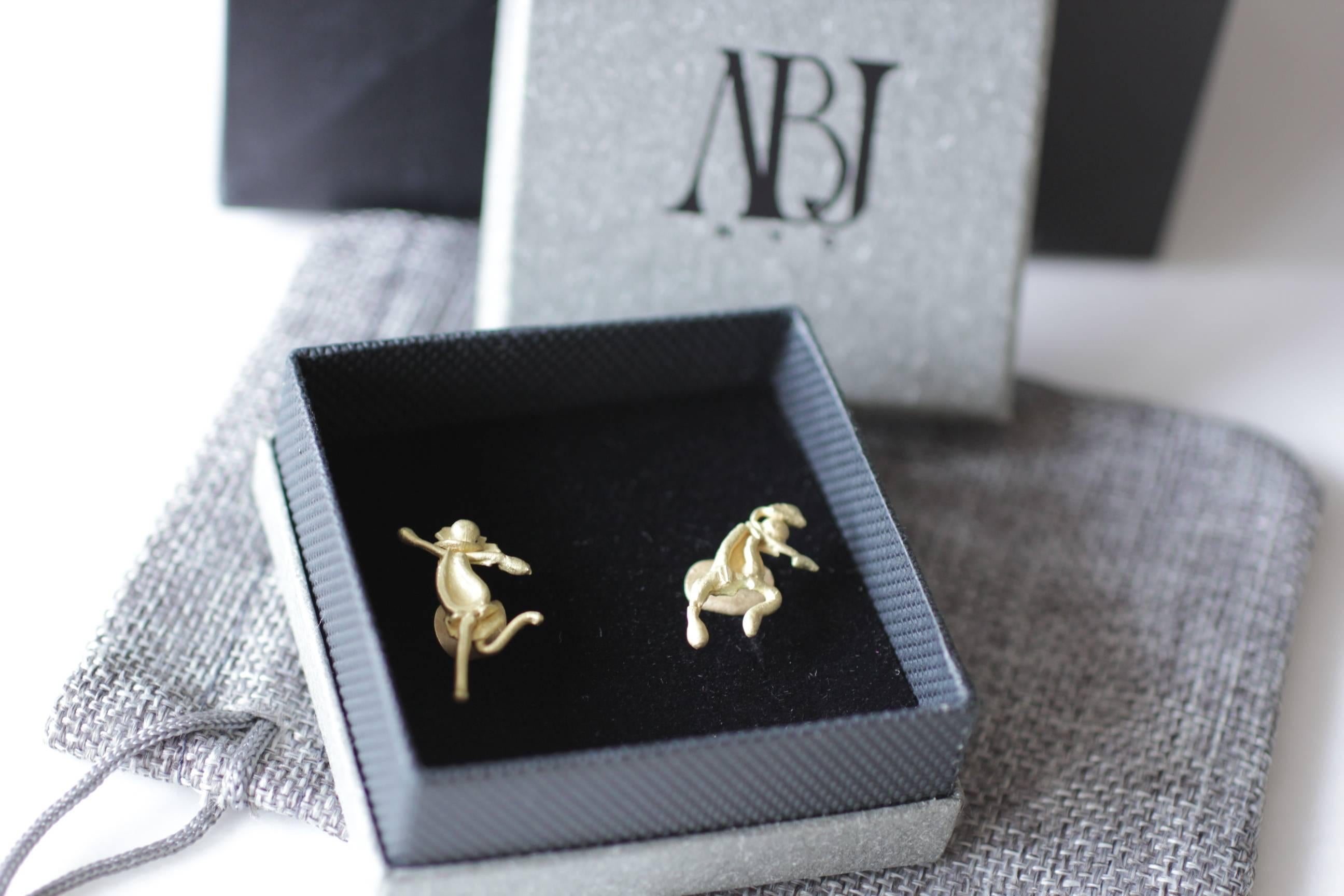 18 Karat Gold Figurine Mismatched Stud Post Earrings Asymmetric Modern Pair For Sale 7