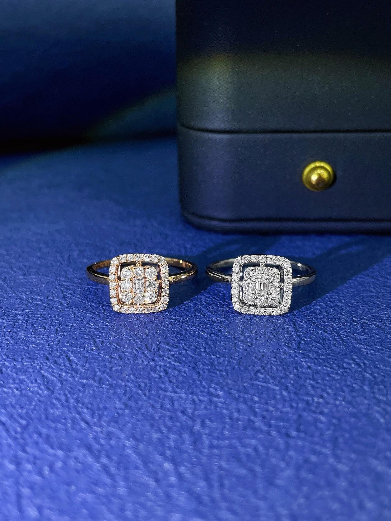 Elegancia geométrica moderna - Inspirado en las líneas limpias de un terrón de azúcar, este sofisticado anillo de oro de 18 quilates presenta un diseño facetado que juega con luces y sombras. Adornado con brillantes diamantes naturales, fusiona el