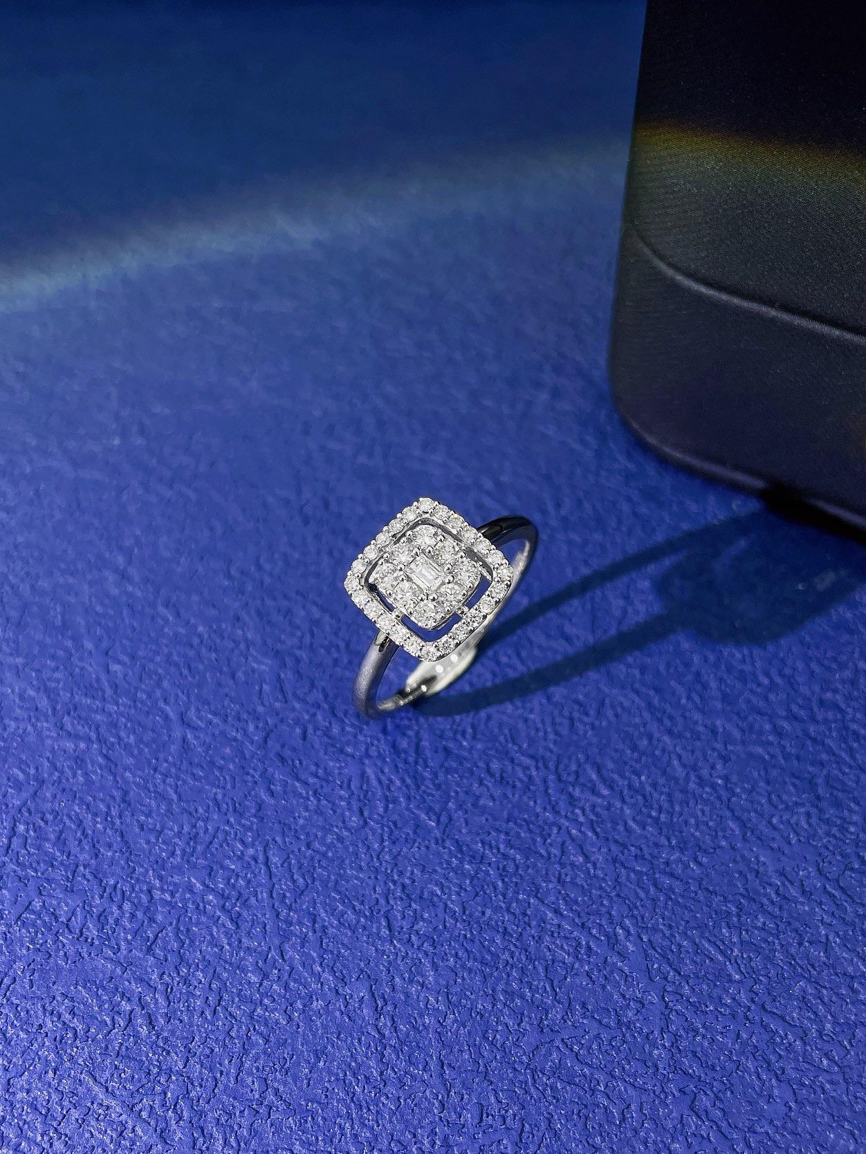 Anillo Cubo de Azúcar de Oro de 18K con Diamantes Naturales Corte brillante en venta
