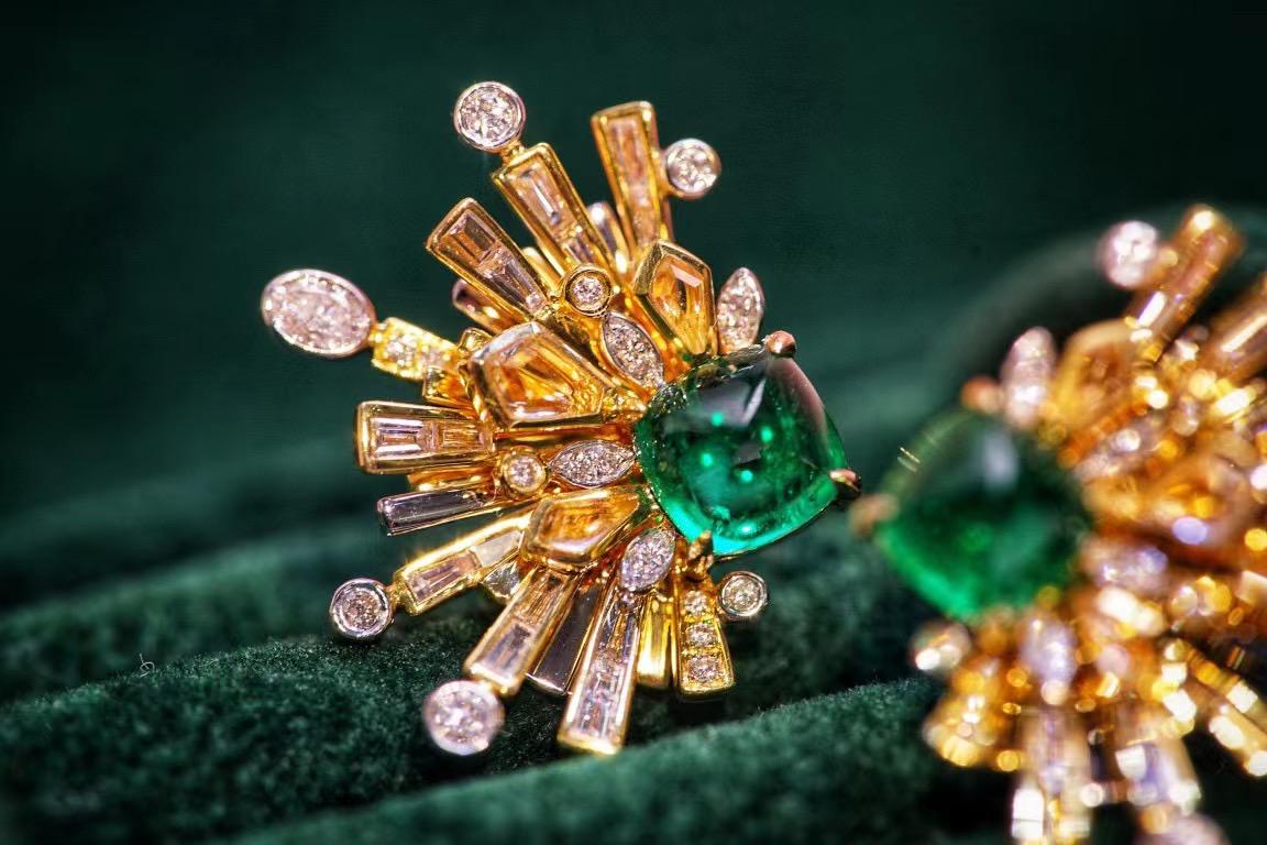 18K Gold Sugarloaf Cabochon Emerald & Crystal Earrings with Diamonds For Sale 4