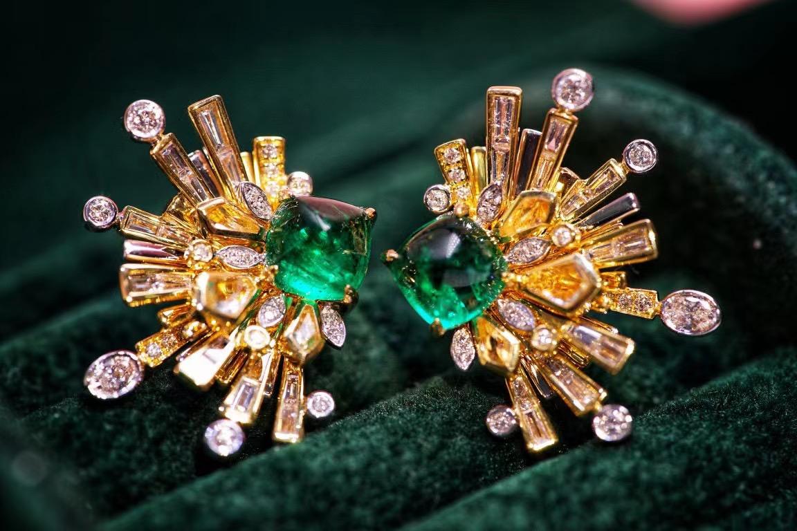 18K Gold Sugarloaf Cabochon Emerald & Crystal Earrings with Diamonds For Sale 3