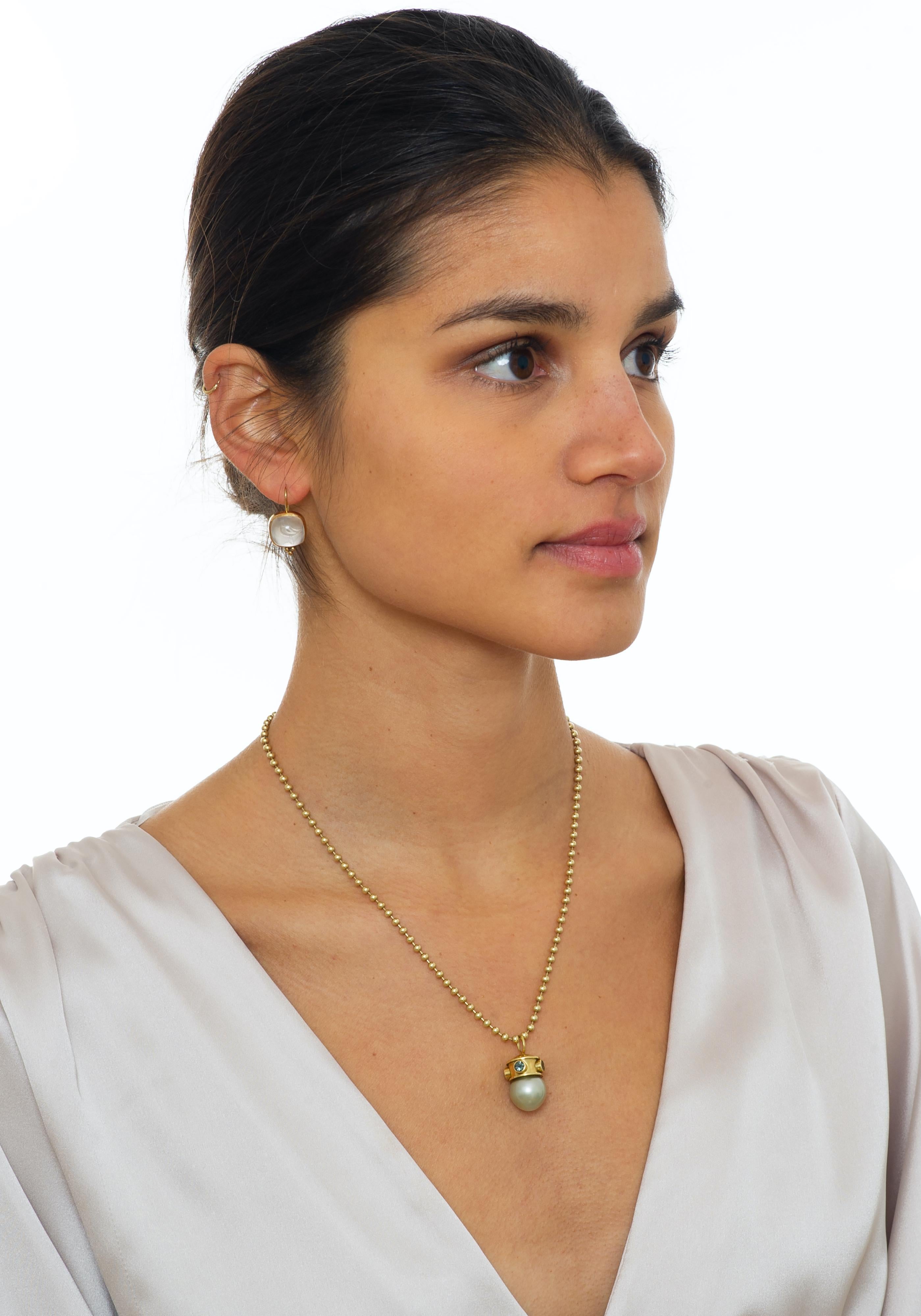 Brilliant Cut 18k Gold Tahiti Pearl and Sapphire Pendant For Sale