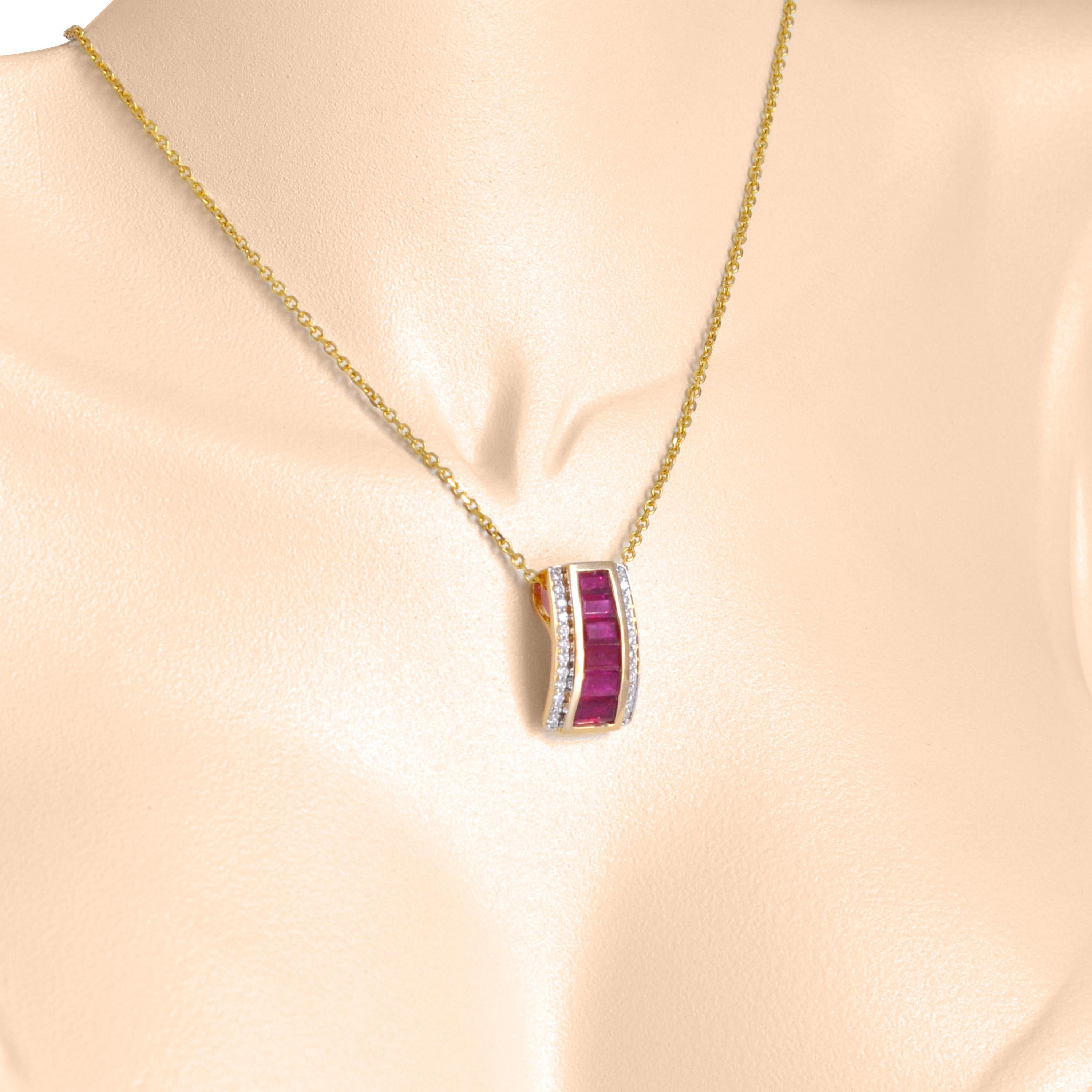 18K Gold Taper Baguette Ruby Art Deco Pyramid Diamond Pendant Necklace In New Condition For Sale In Jaipur, Rajasthan