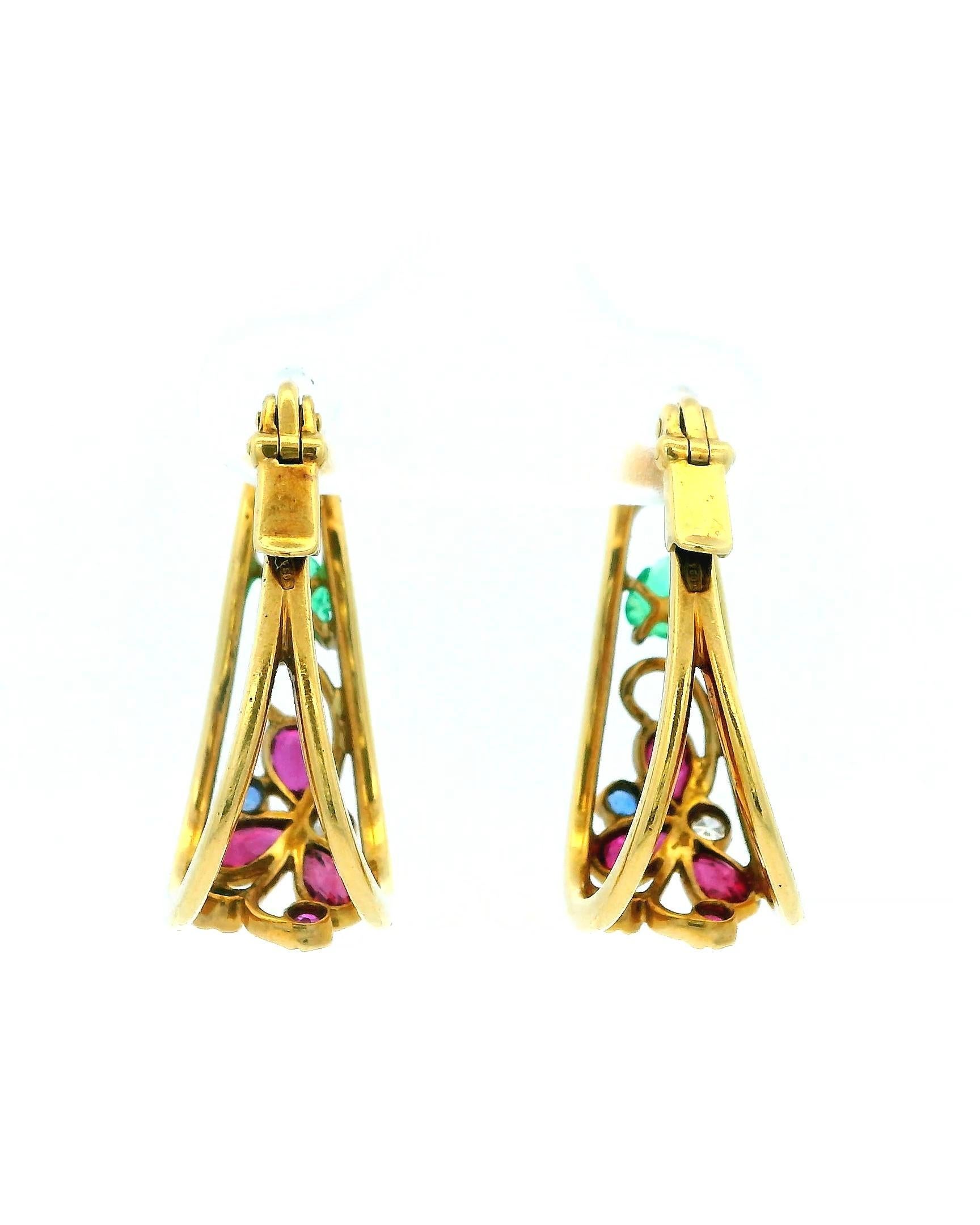 18K Gold Tapered Wire Carved Ruby, Sapphire & Diamond Earrings in vendita 2
