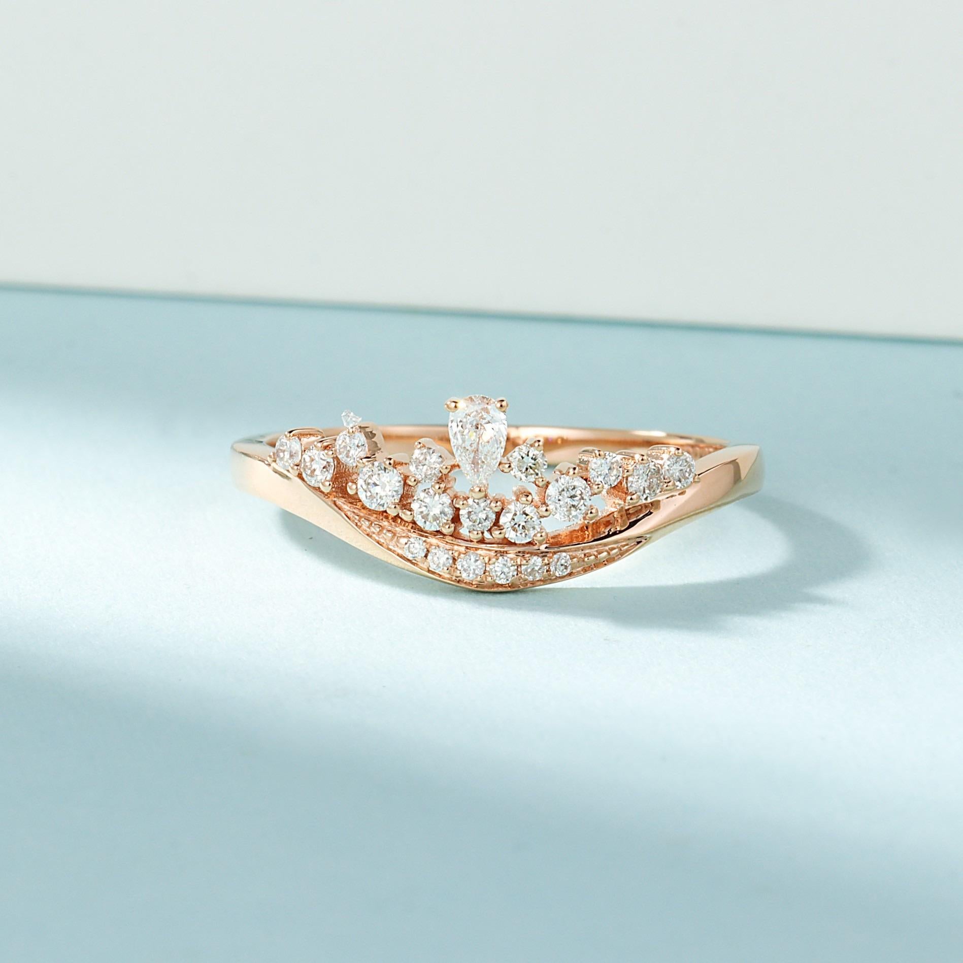 Women's 18K Gold Teardrop Crown Ring with Natural Diamonds For Sale
