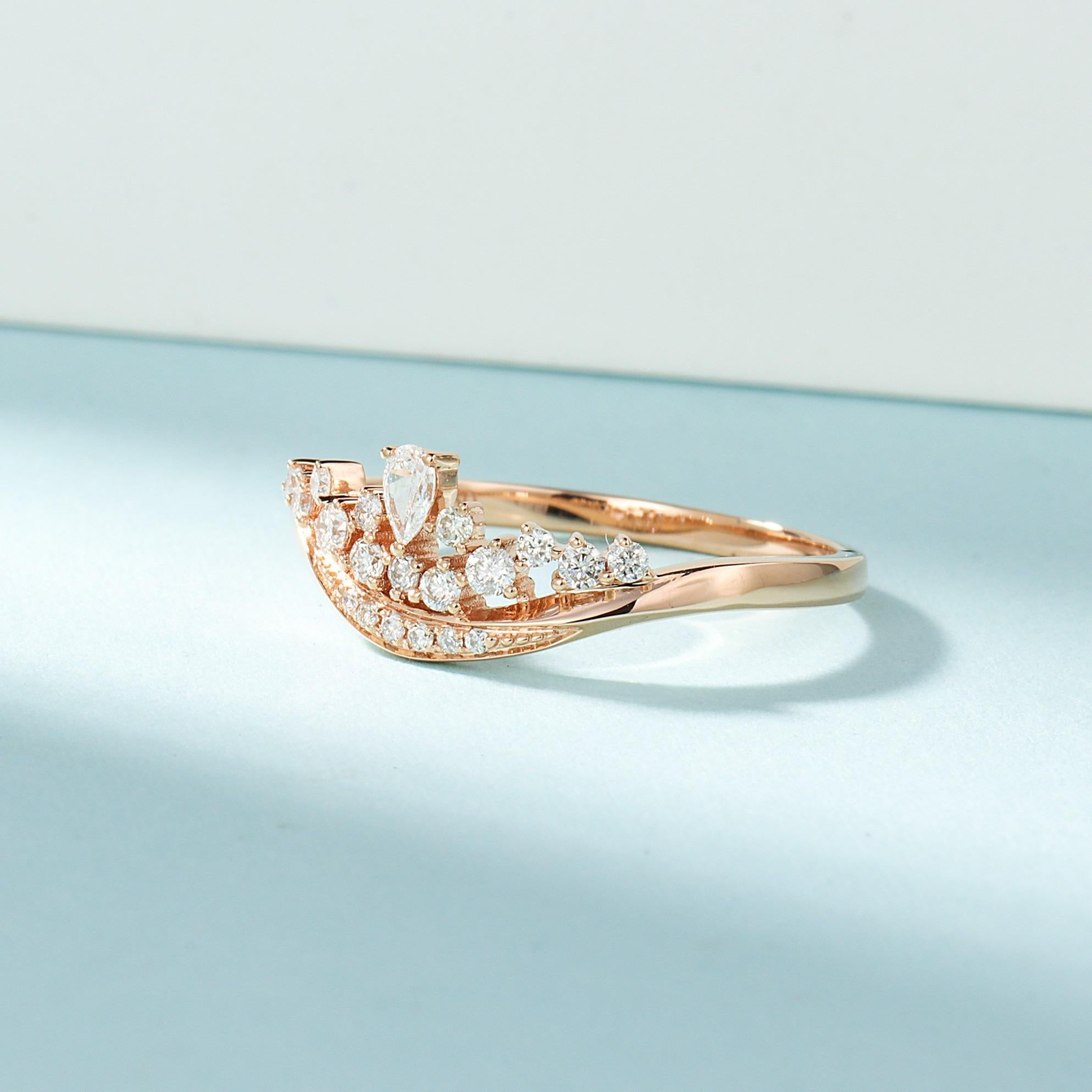 18K Gold Teardrop Crown Ring with Natural Diamonds For Sale 1