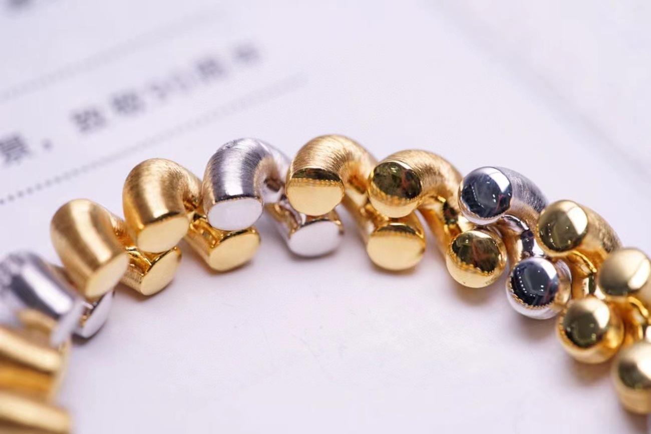 Bracciale con bobina telefonica in oro 18K e diamanti In condizioni Nuovo in vendita a Kowloon, HK