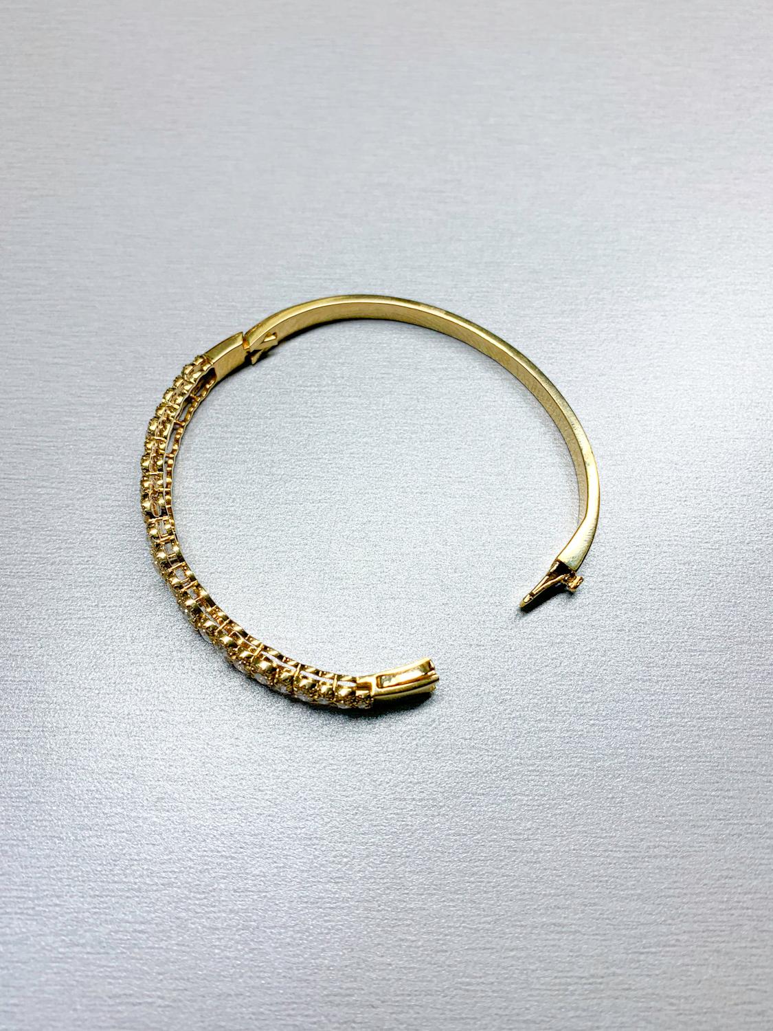 Women's 18K Gold Tennis Bracelet with Rose Cut White Diamonds (2.65 Carats) For Sale