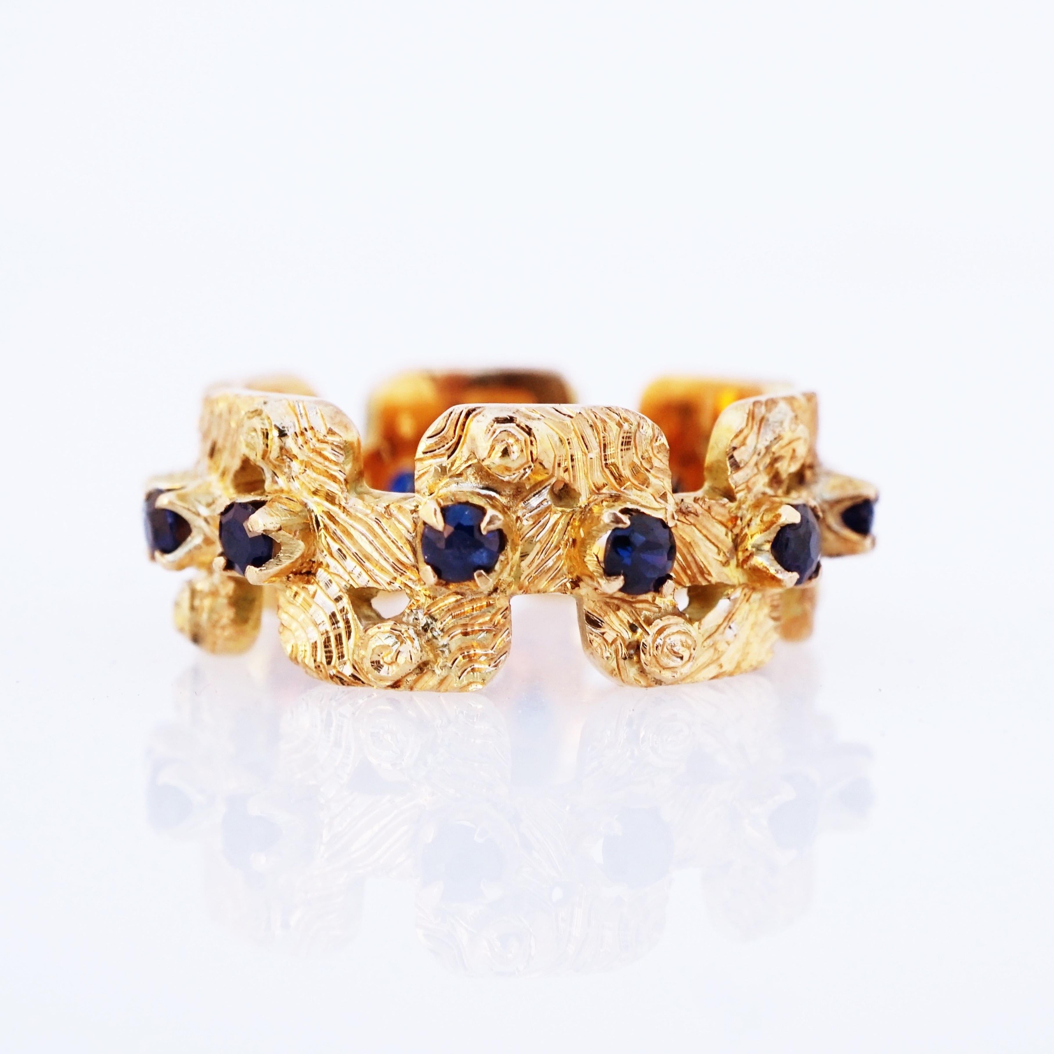 - Vintage item

- Collectible fine jewelry piece from the '70s

- Size 5.5 (US)

- 5.78 grams

- Solid 18 karat yellow gold (electronic tested)

- Faceted Sapphire precious gemstones surround the entire band

- Circa 1970s

- Estate Acquired

-