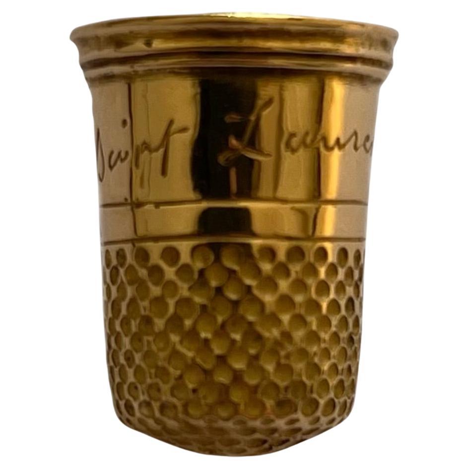 Dedal de oro de 18 quilates de Yves Saint Laurent