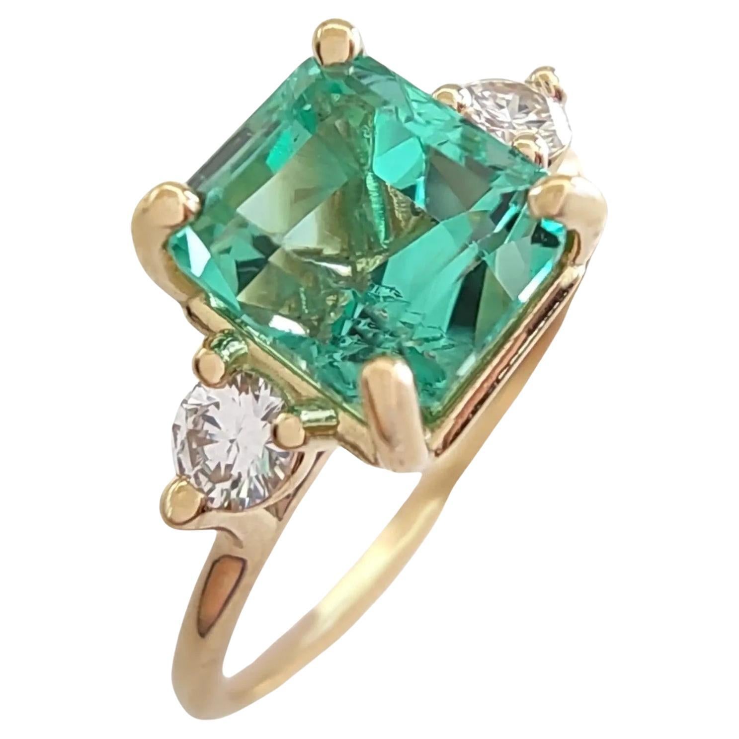 18K Gold Three-Stone 1.18ct Emerald and Diamond Minimalist Ring for Daily Wear For Sale