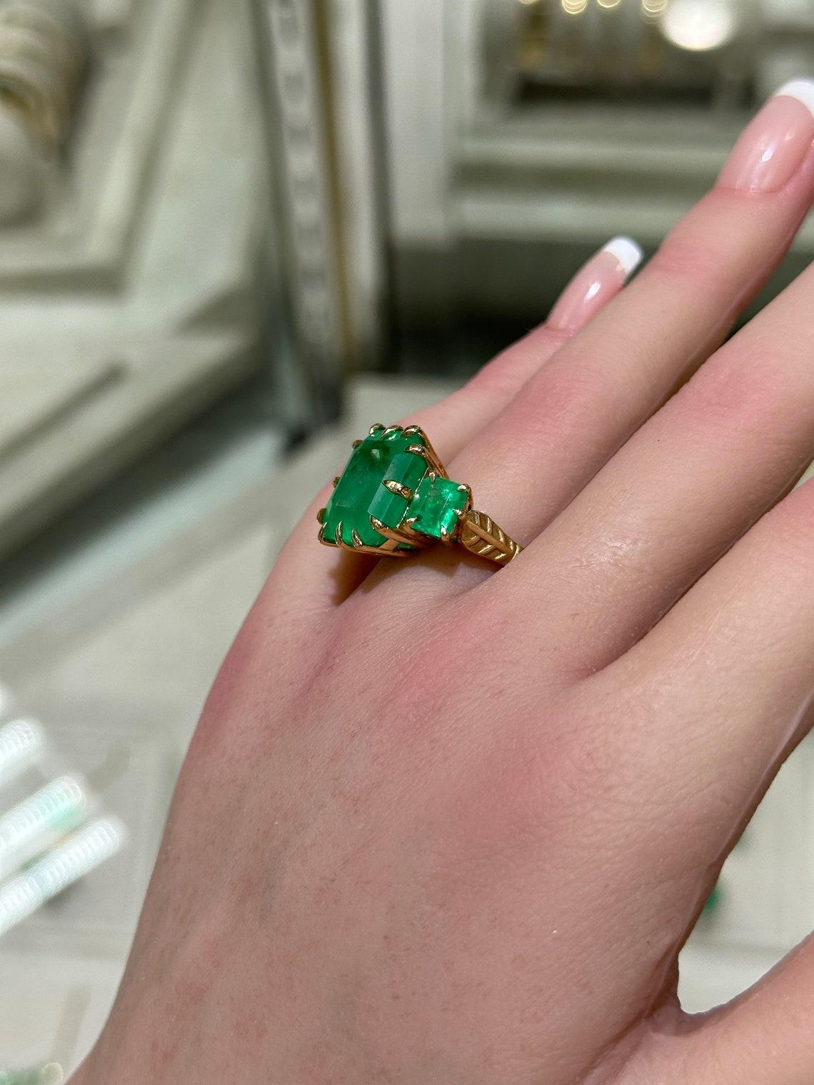 18K Gold Three-Stone Trilogy Ring with 13.73tcw Emerald-Cut Colombian Emeralds In New Condition For Sale In Jupiter, FL