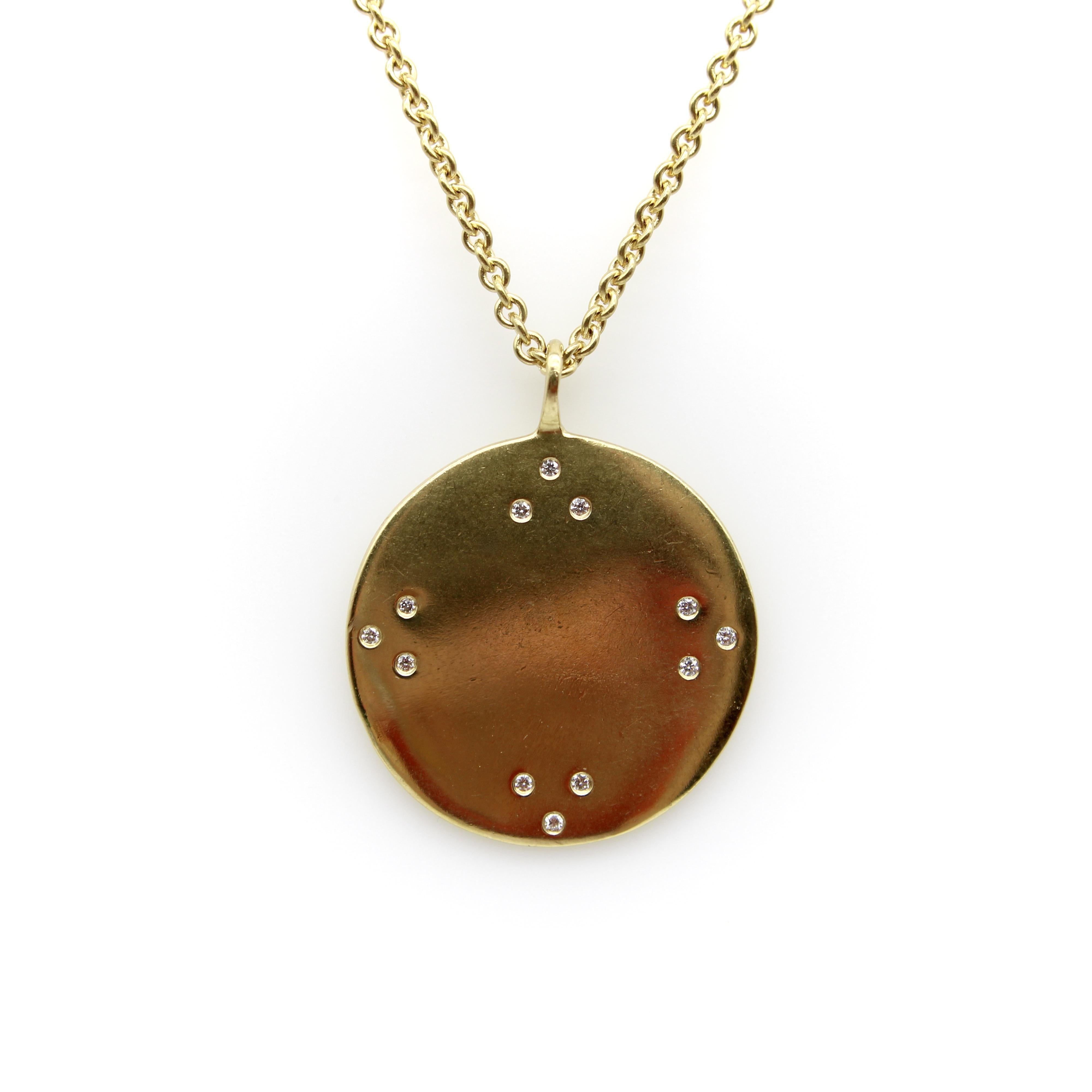 Contemporain Pendentif miroir tibétain en or 18K avec diamant et chaîne par Me & Ro en vente