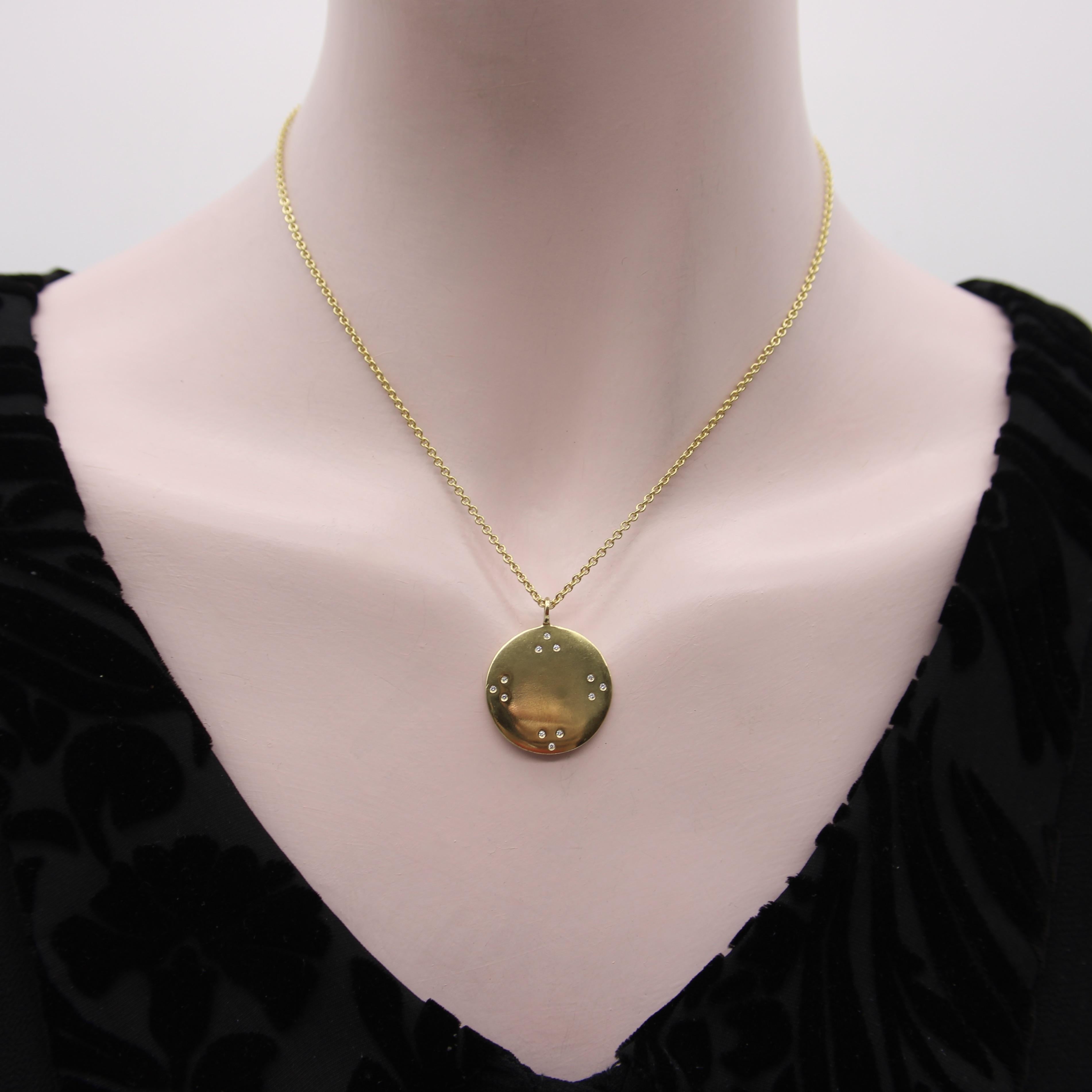 Pendentif miroir tibétain en or 18K avec diamant et chaîne par Me & Ro en vente 2