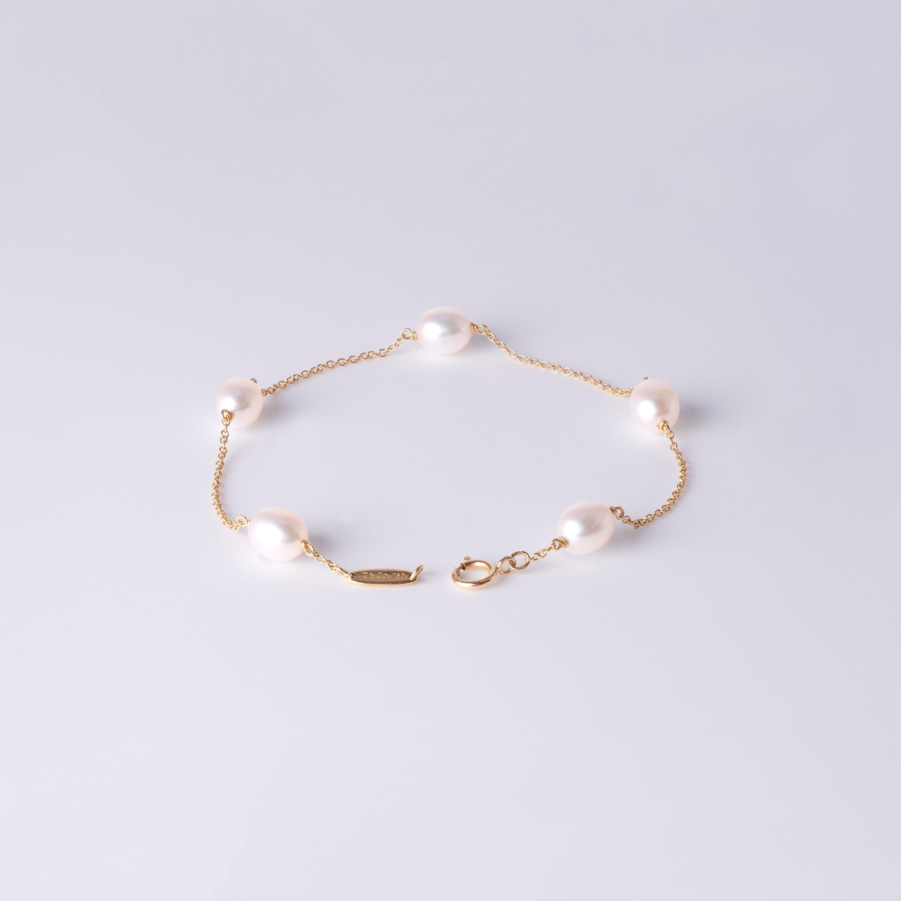 Graceful, and unmistakably chic—this bracelet is a shining example of Elsa Peretti’s legendary design legacy for Tiffany & Co.
Featuring a delicate strand of pearls.

Length: 7 inches
Pearls: 6.2mm freshwater pearls
Weight: 3.10 grams – featherlight