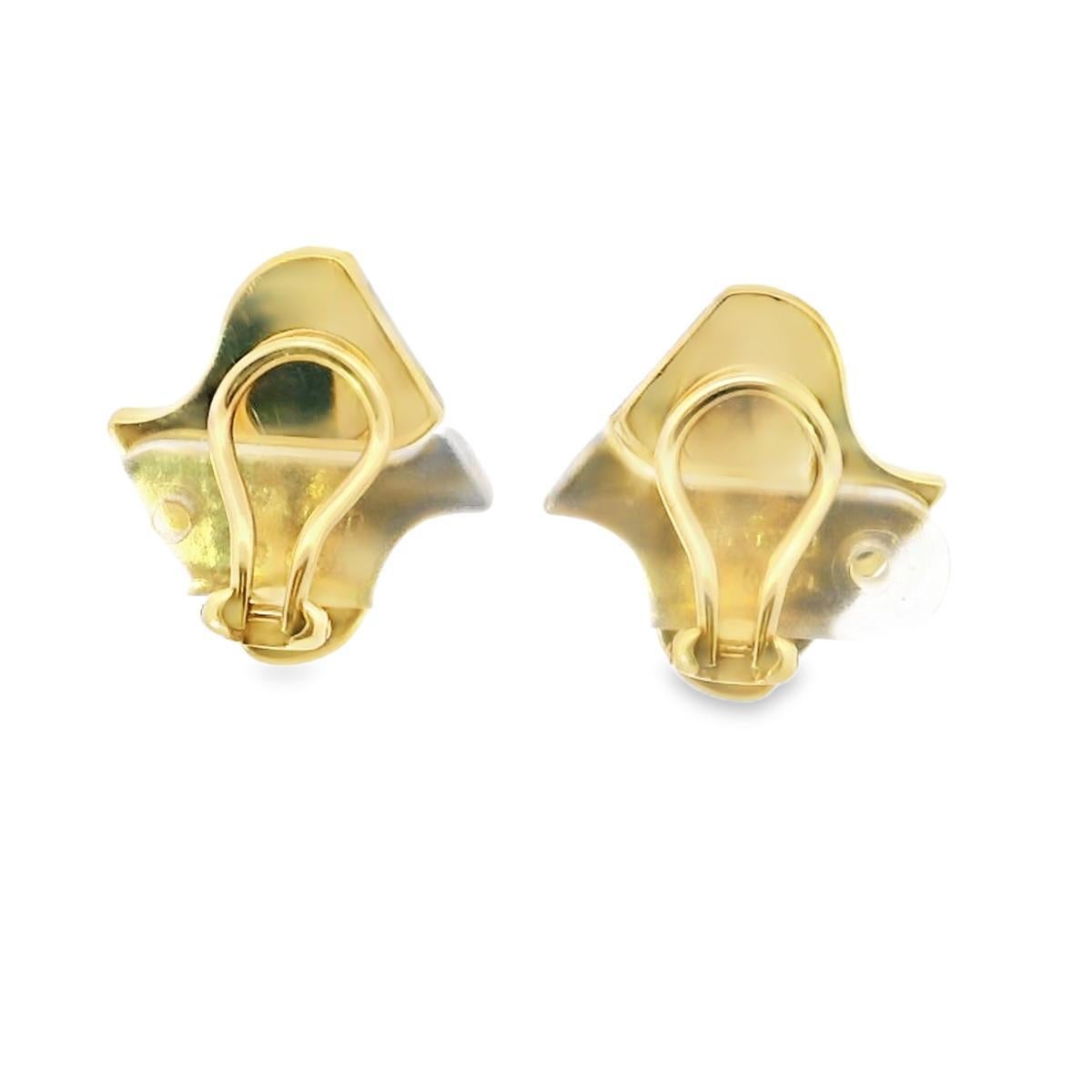 These striking earrings feature a bold designed ted by Angela Cummings for Tiffany & Co. in 18k yellow gold. The earrings are adorned with vibrant blue lapis lazuli and deep black onyx, creating a stunning visual contrast. Accentuated by the