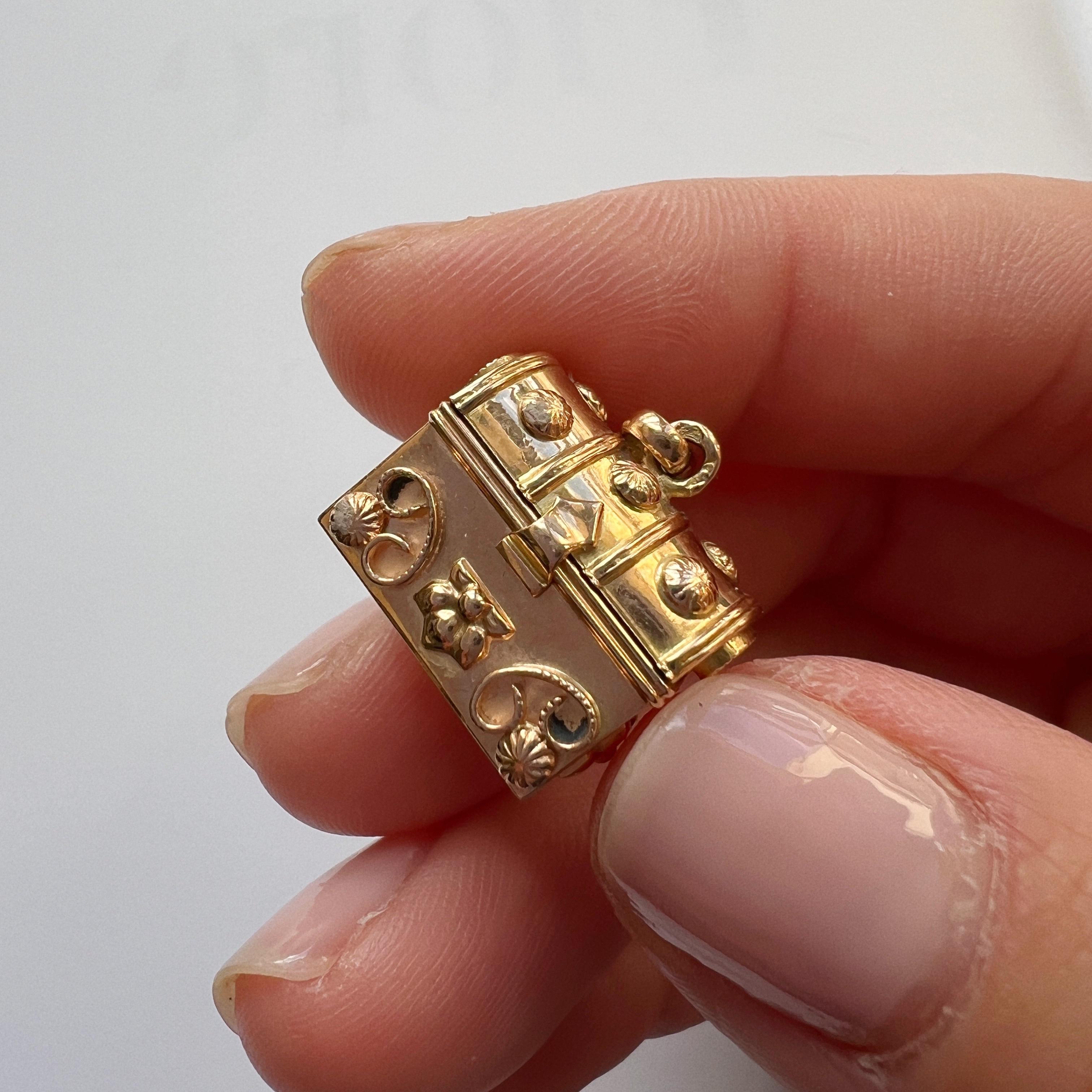 Victorien Pendentif breloque treasure box en or 18 carats, pendentif médaillon en or vintage oiseau breloque oiseau