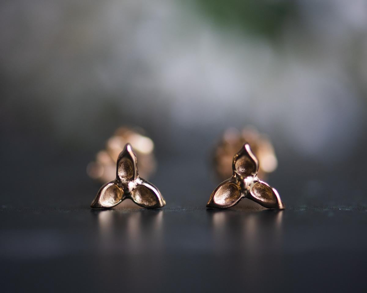 Artist 18K Gold Trillium Earrings For Sale