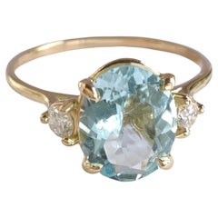18K Gold Trilogy Ring: 1.36ct Oval Aquamarine & Diamonds