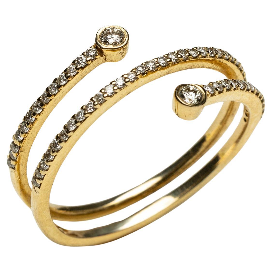 Fascia tripla in oro 18K con diamanti incastonati in vendita