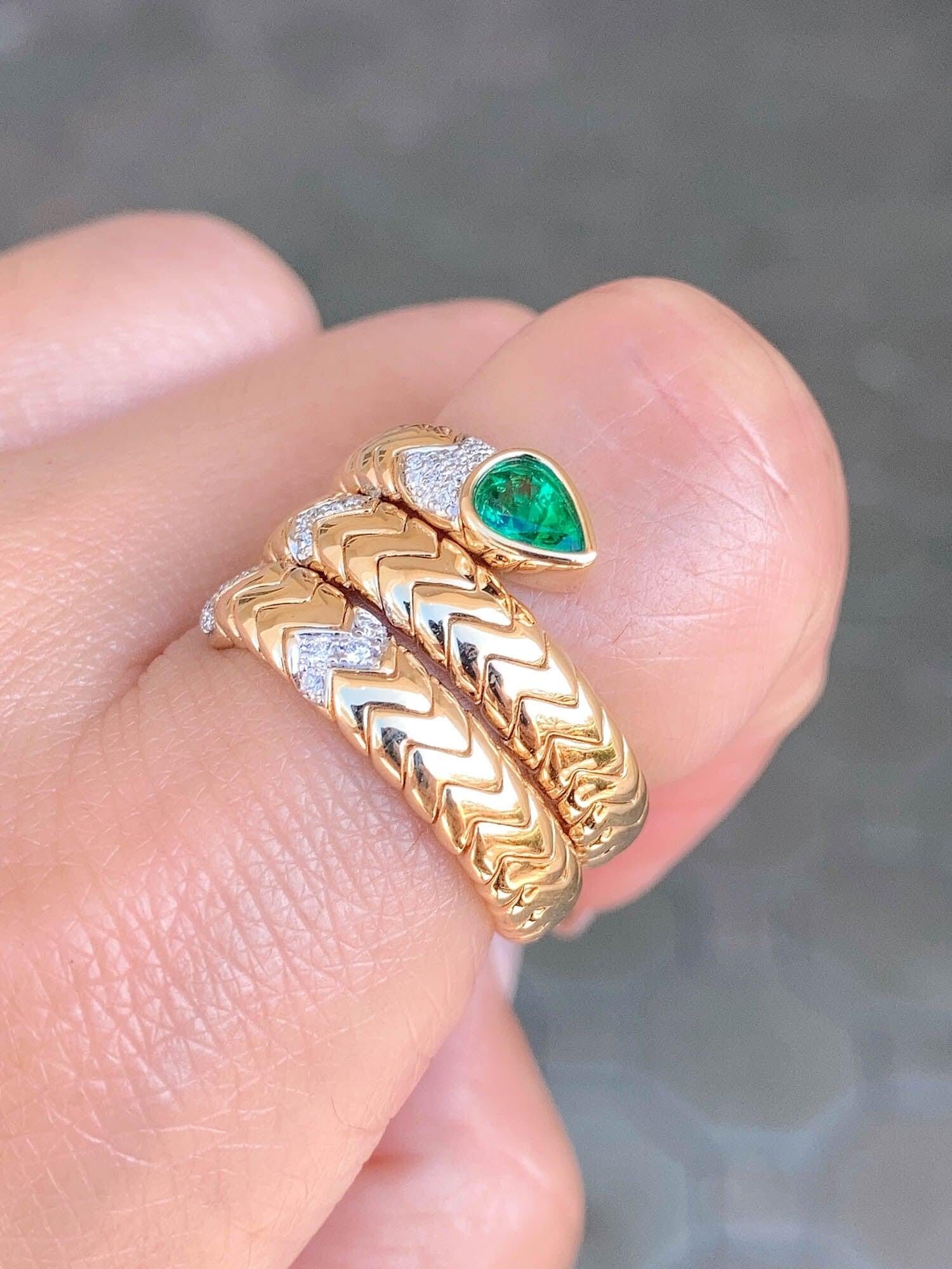 18k Gold Tubogas Snake Coil Ring with Emerald Head and Diamond Accent 13.8g 5