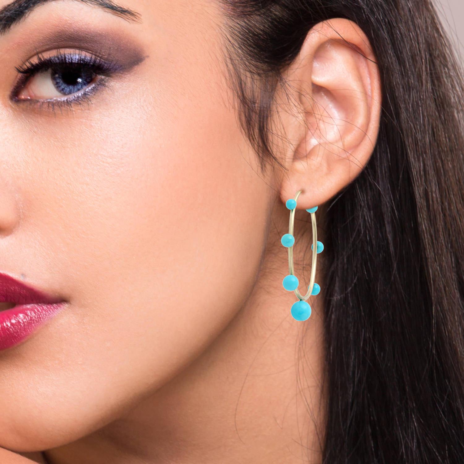 Realizzati a mano in oro 18 carati, questi bellissimi orecchini a cerchio sono incastonati con 18,73 carati di turchese.

SEGUI  Visita la vetrina di Meghna Jewels per vedere l'ultima collezione e i pezzi esclusivi.  Meghna Jewels è orgogliosamente
