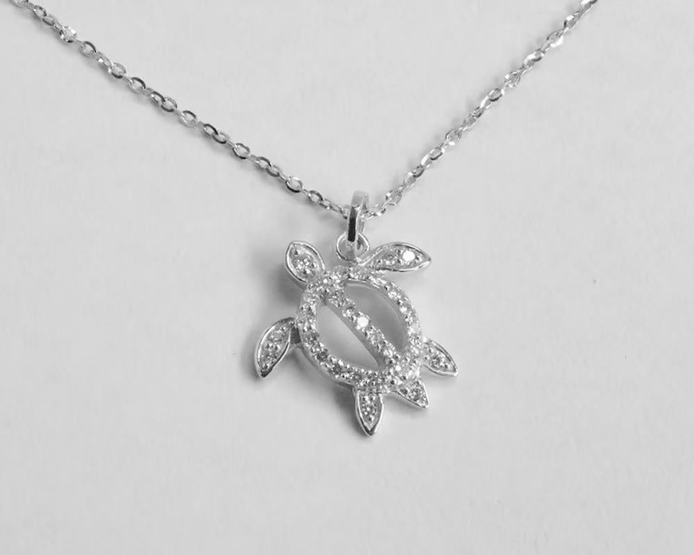 Taille ronde Collier à breloques tortue Lucky Turtle Diamond Pendentif en or 18 carats en vente