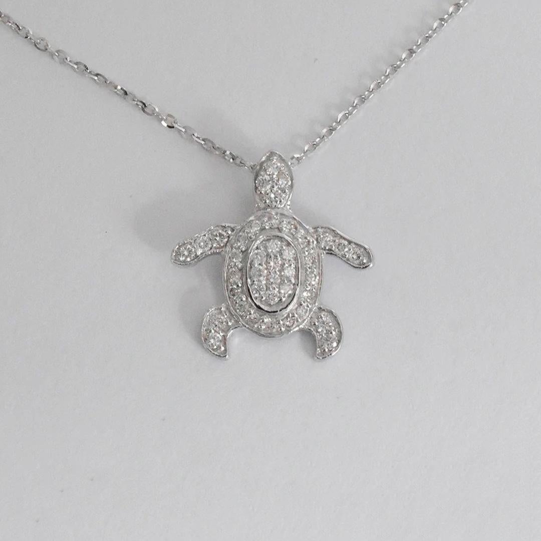 18k Gold Turtle Necklace Sea Life Turtle Pendant Sea Jewelry In New Condition For Sale In Bangkok, TH