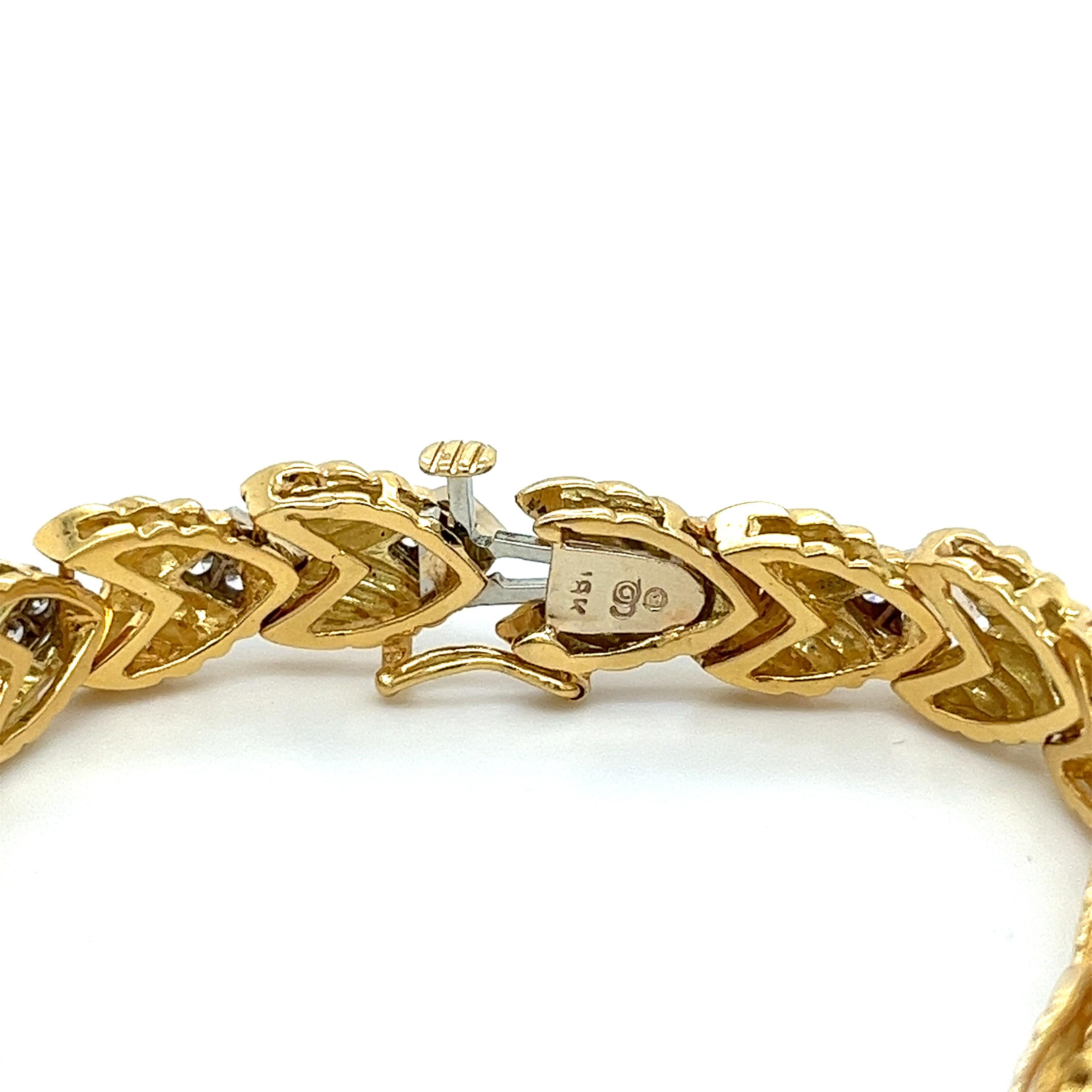 Round Cut 18K Gold Two Tone Vintage Triangle Link Bracelet with 1.30CTW in Round Diamonds For Sale