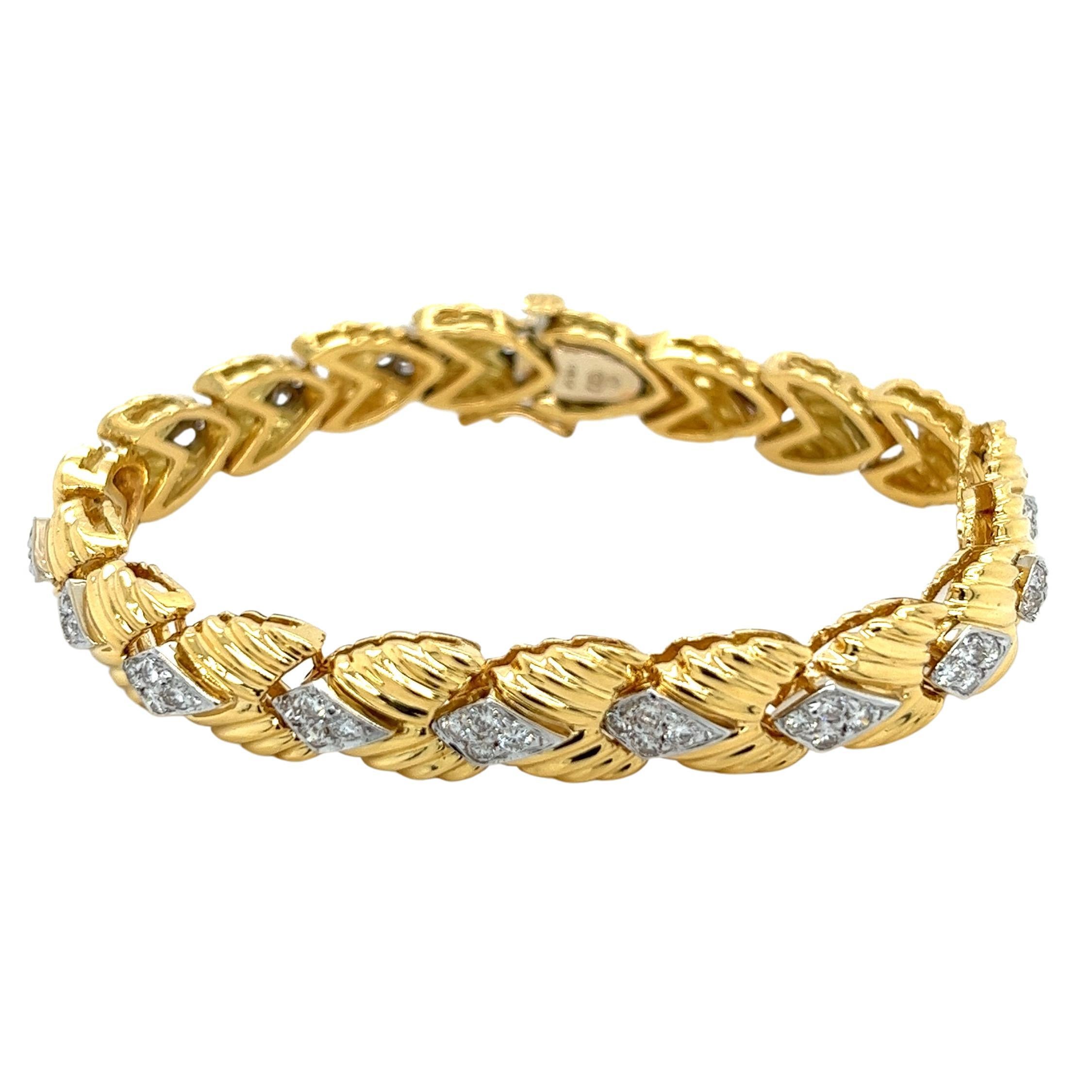 18 Karat Gold zweifarbiges dreifarbiges Vintage-Dreieck-Gliederarmband mit 1,30 Karat runden Diamanten im Angebot