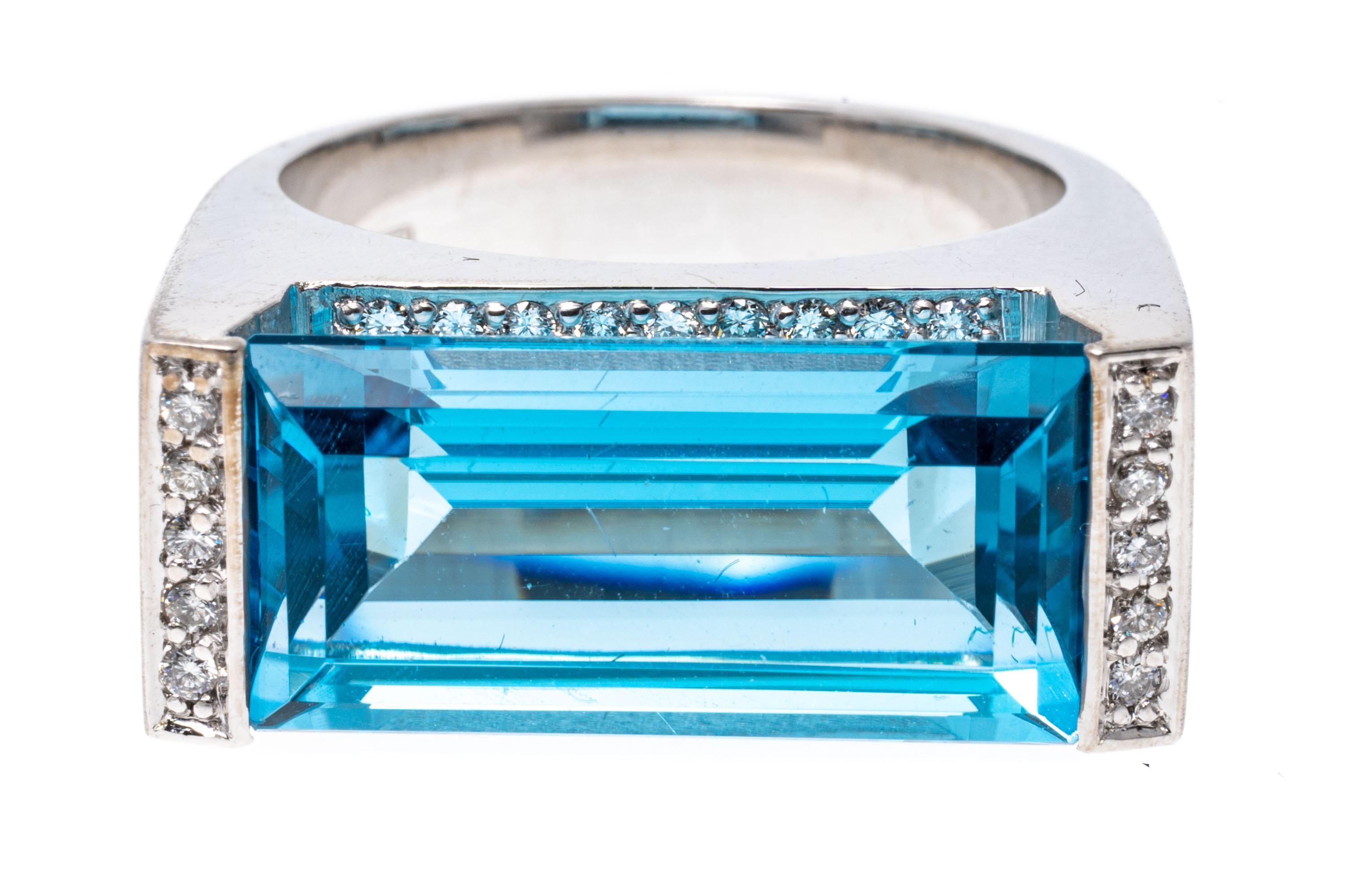 18k Gold Ultra Modern Narrow Rectangular Blue Topaz and Diamond Ring In Good Condition For Sale In Southport, CT