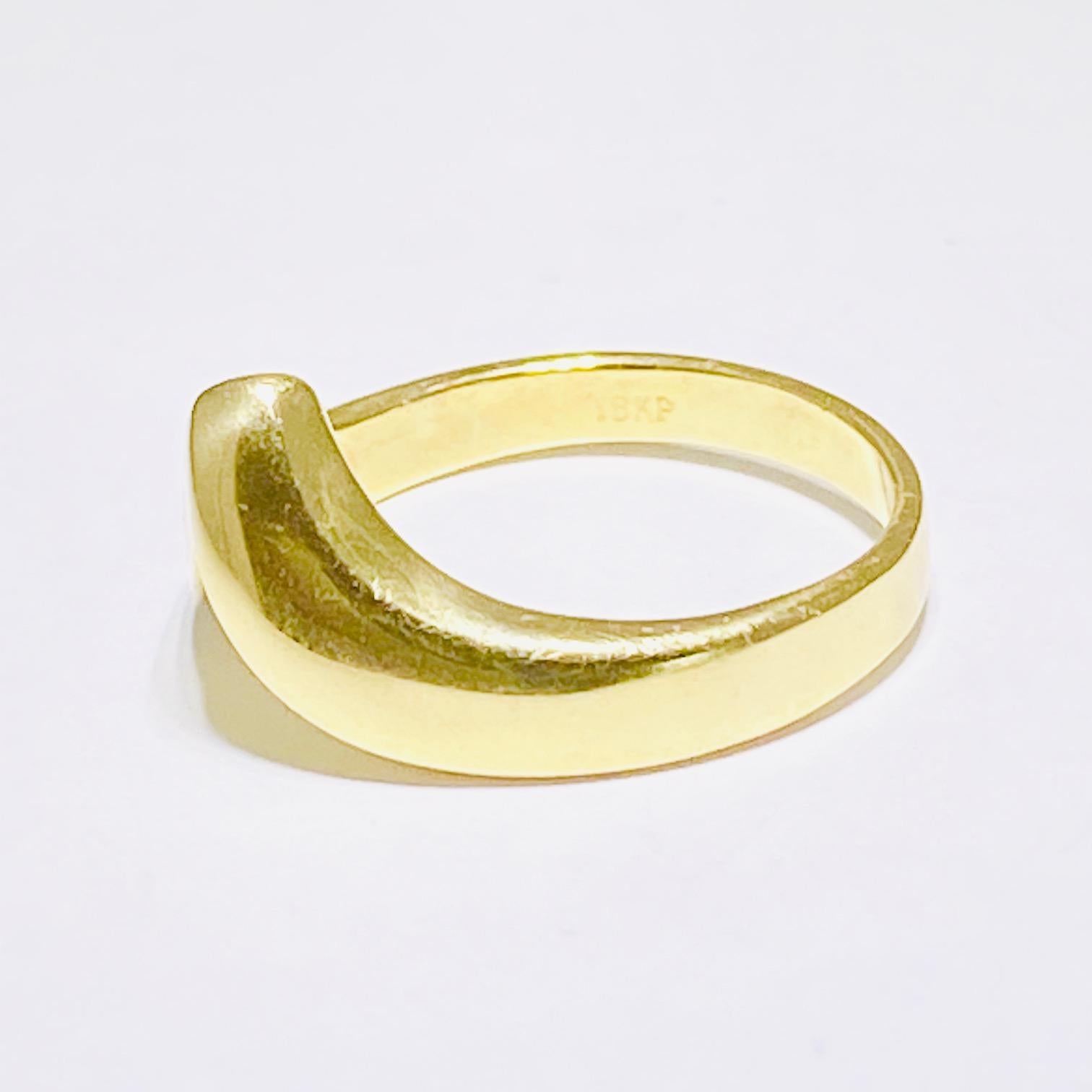 This ring is a classy piece that is super versatile! This ring has a gorgeous 