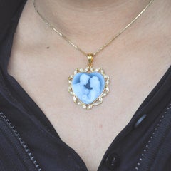 18 Karat Gold Valentine Couple Hand Carved Agate Cameo Pendant Necklace