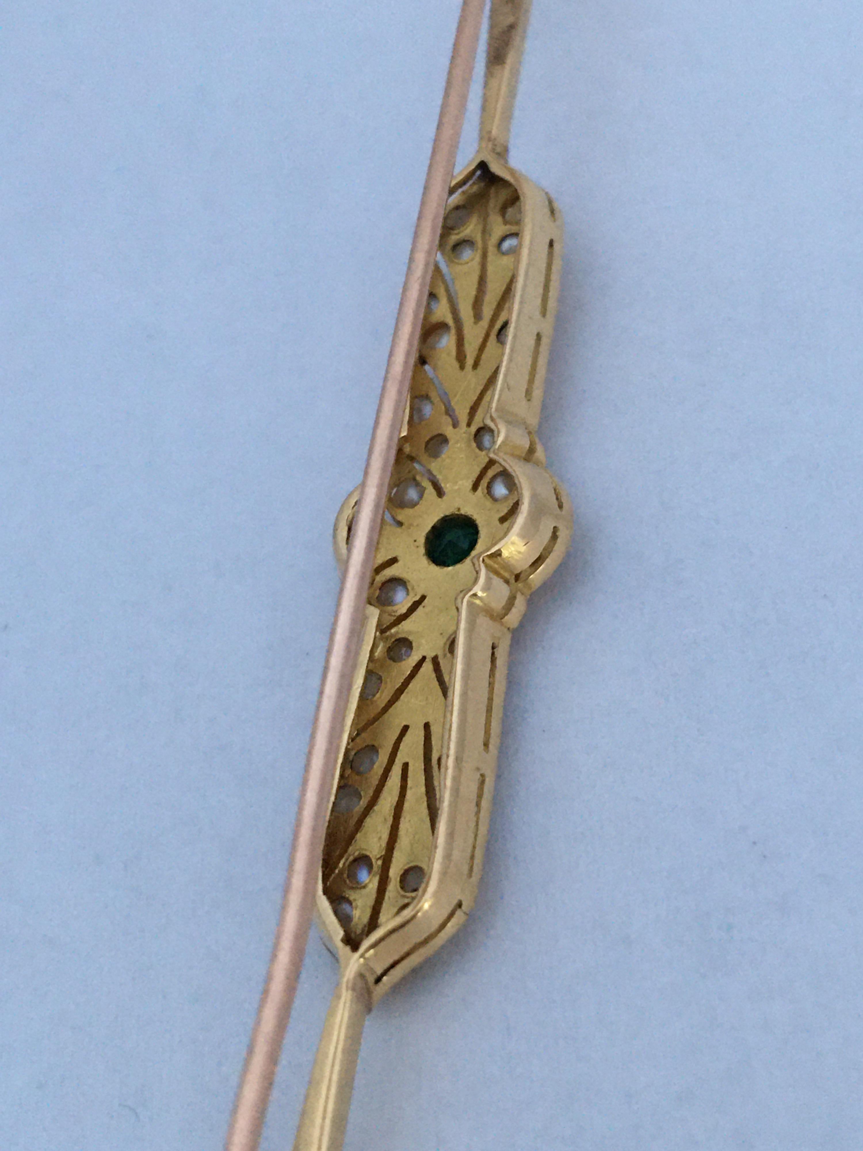 18 Karat Gold Victorian Brooch / Pin with Seeded Pear and Emerald In Good Condition For Sale In Carlisle, GB