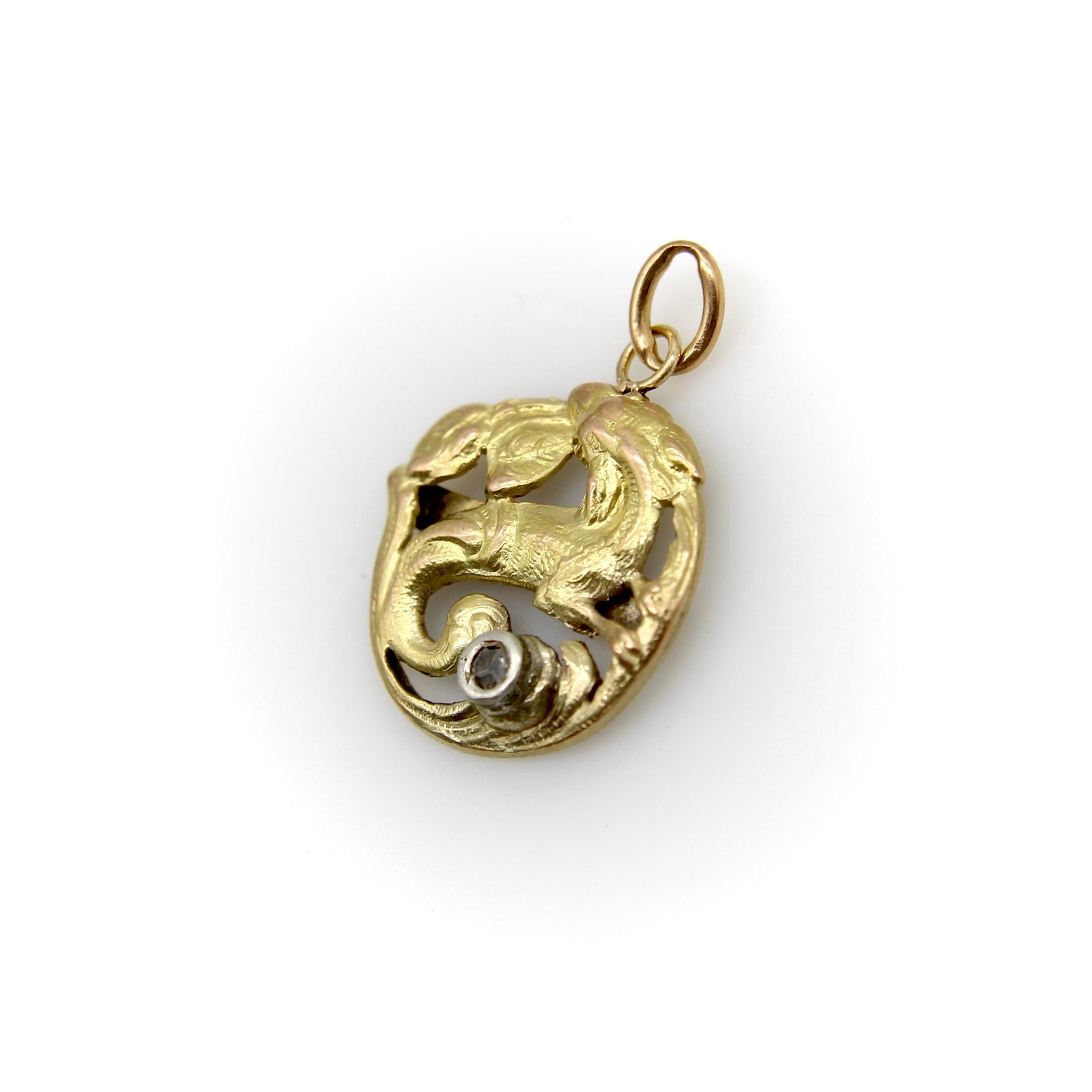 Victorien Pendentif créature mythique victorienne en or 18K en vente