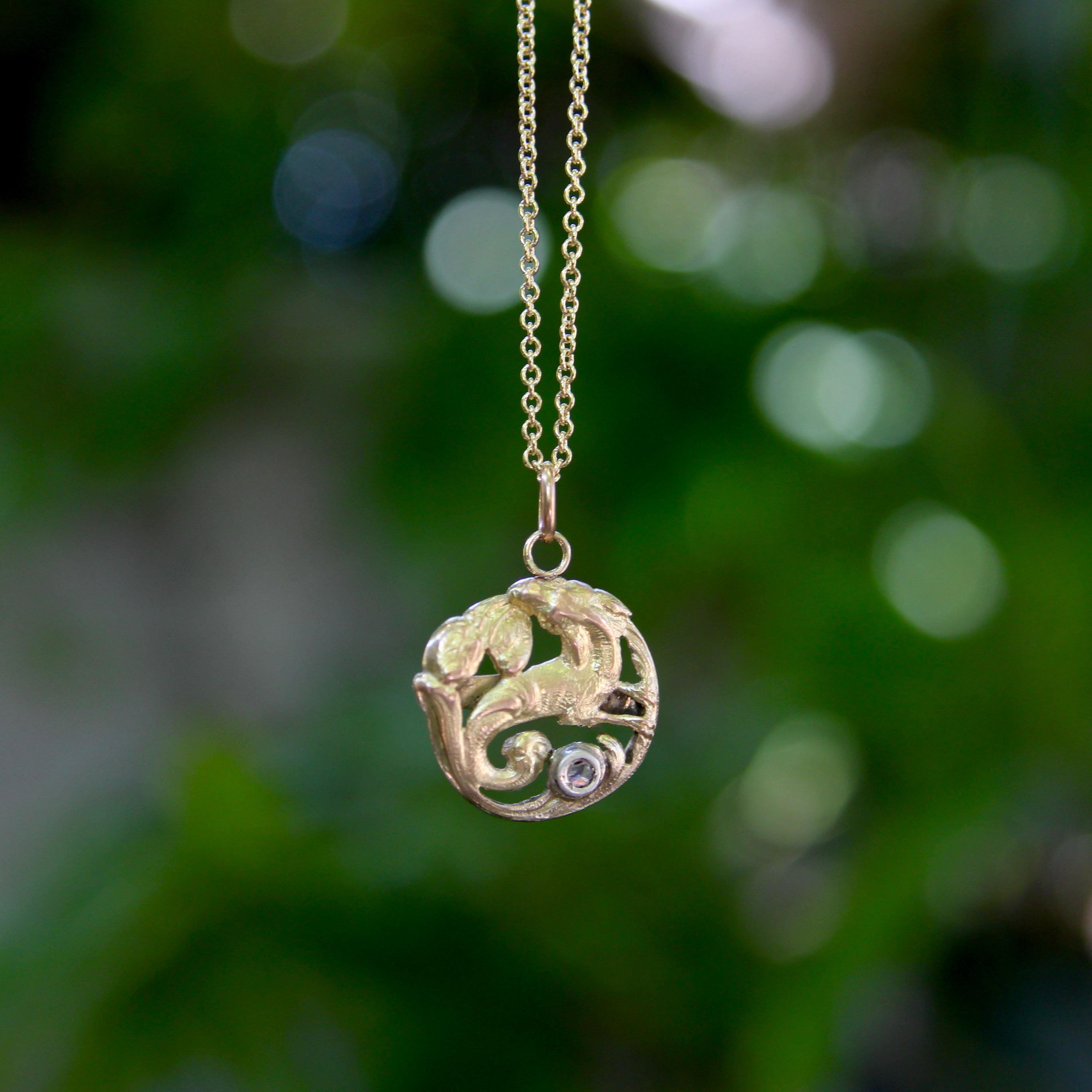 Pendentif créature mythique victorienne en or 18K en vente 1