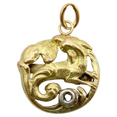 Pendentif créature mythique victorienne en or 18K