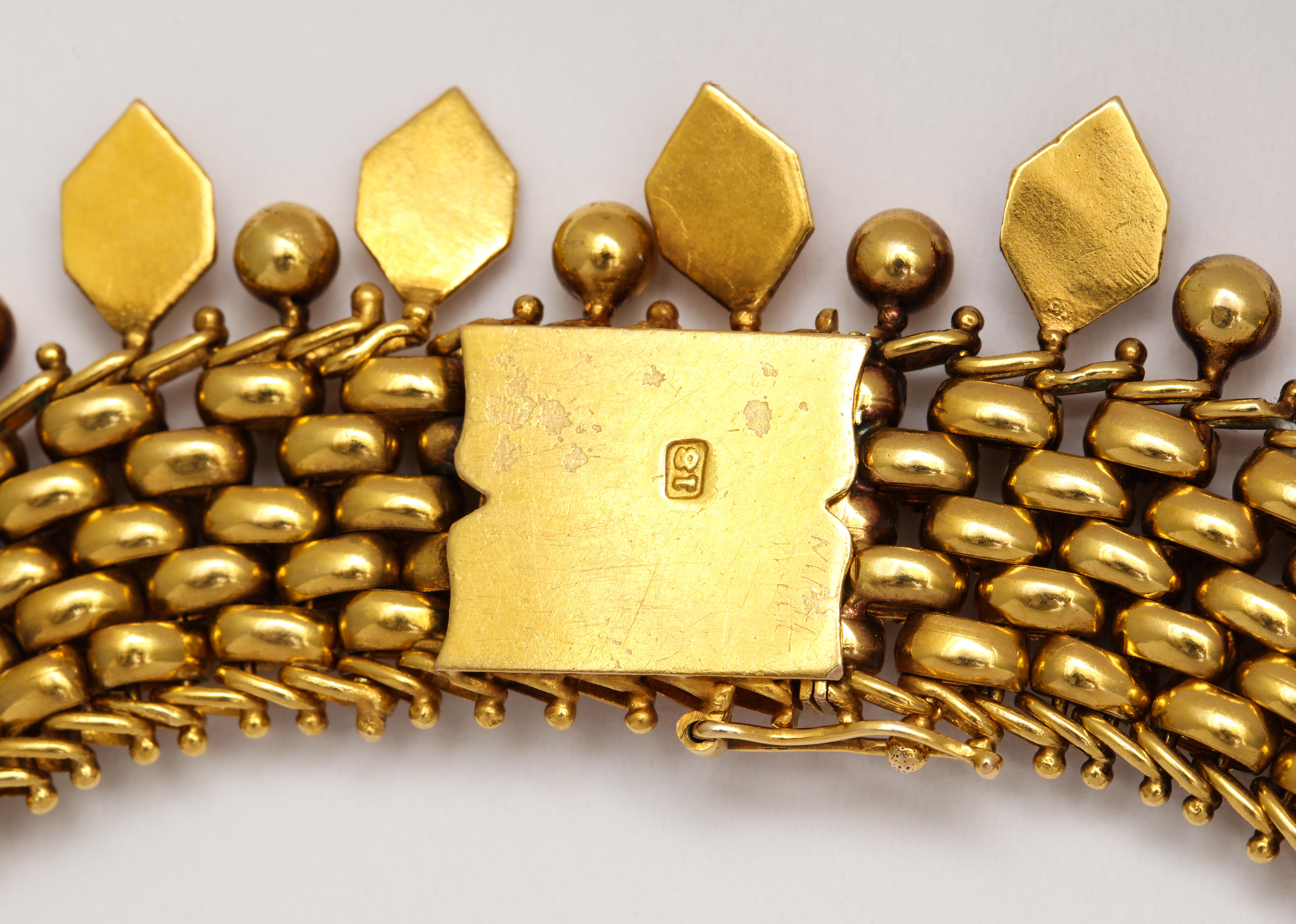 18 Karat Gold Victorian Necklace For Sale 1