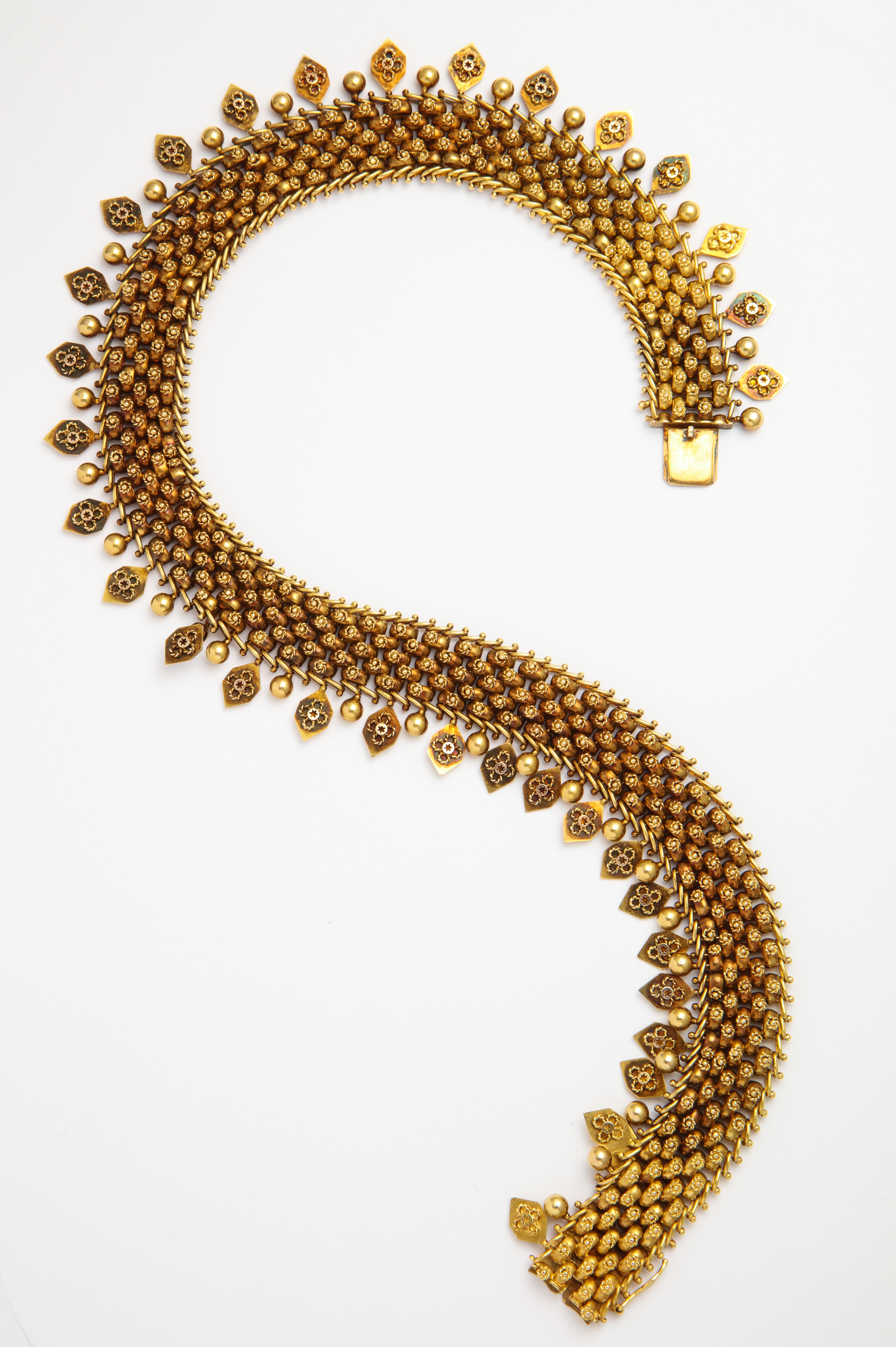 18 Karat Gold Victorian Necklace For Sale 2