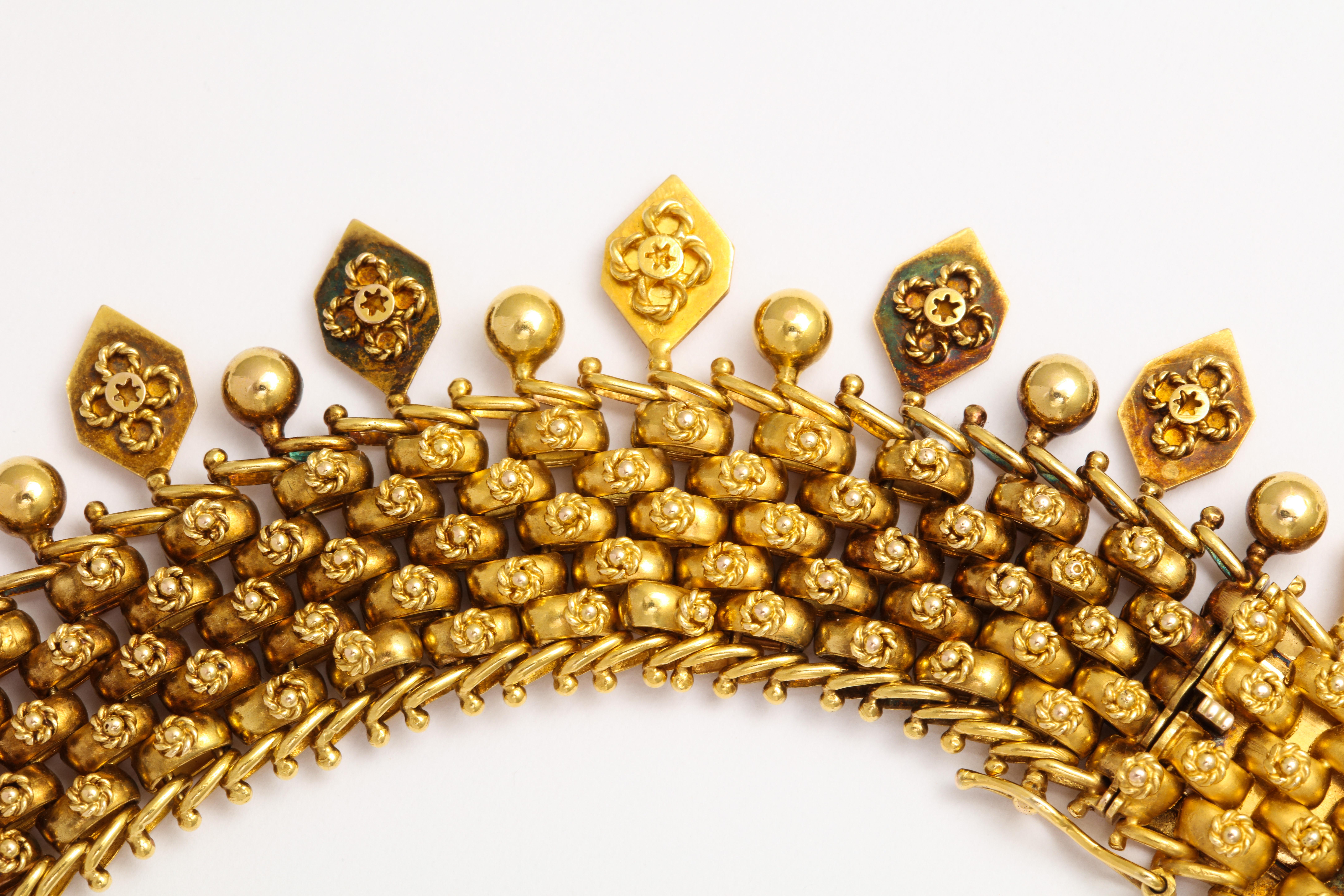 18 Karat Gold Victorian Necklace For Sale 3