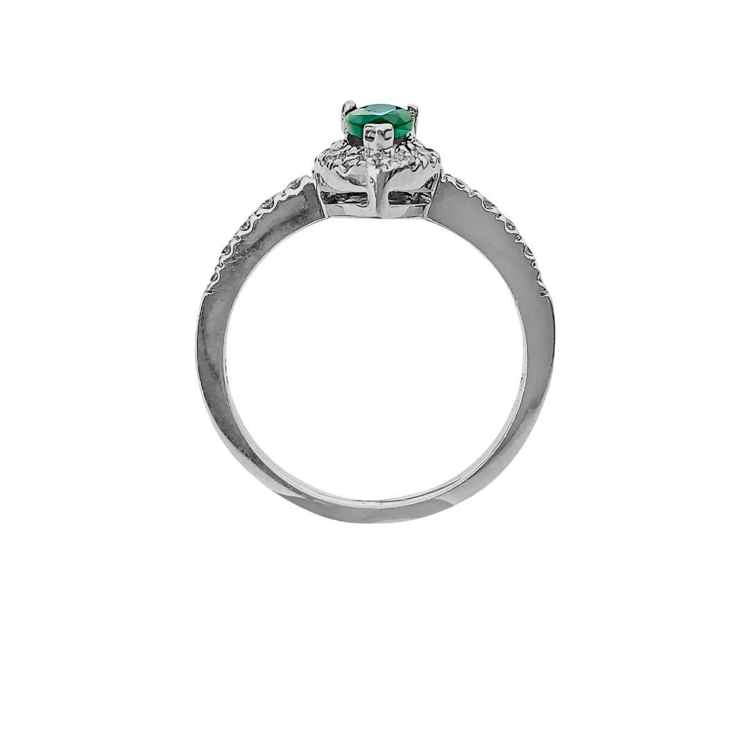 18K Gold, Vintage 0.54CT Emerald & Diamond Ladies Ring In Excellent Condition For Sale In Miami, FL