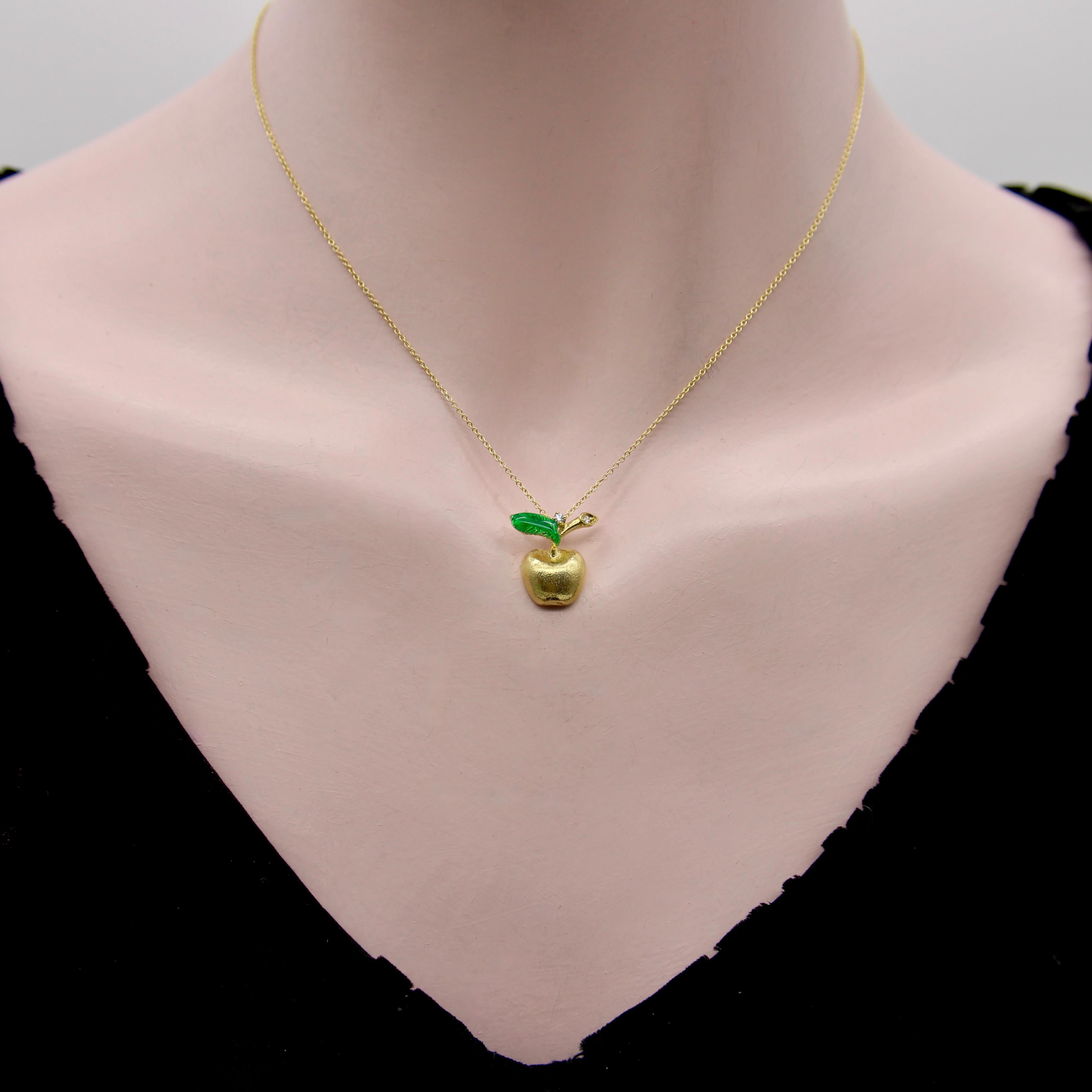 18K Gold Vintage Apple Diamond and Enamel Charm For Sale 4