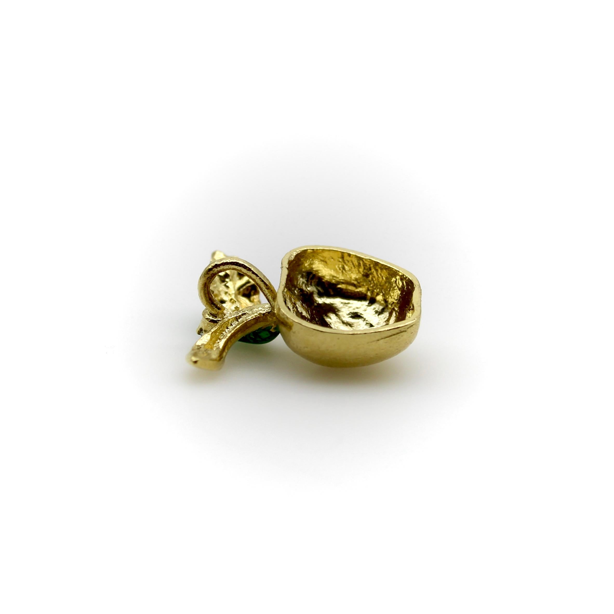18K Gold Vintage Apple Diamond and Enamel Charm For Sale 1