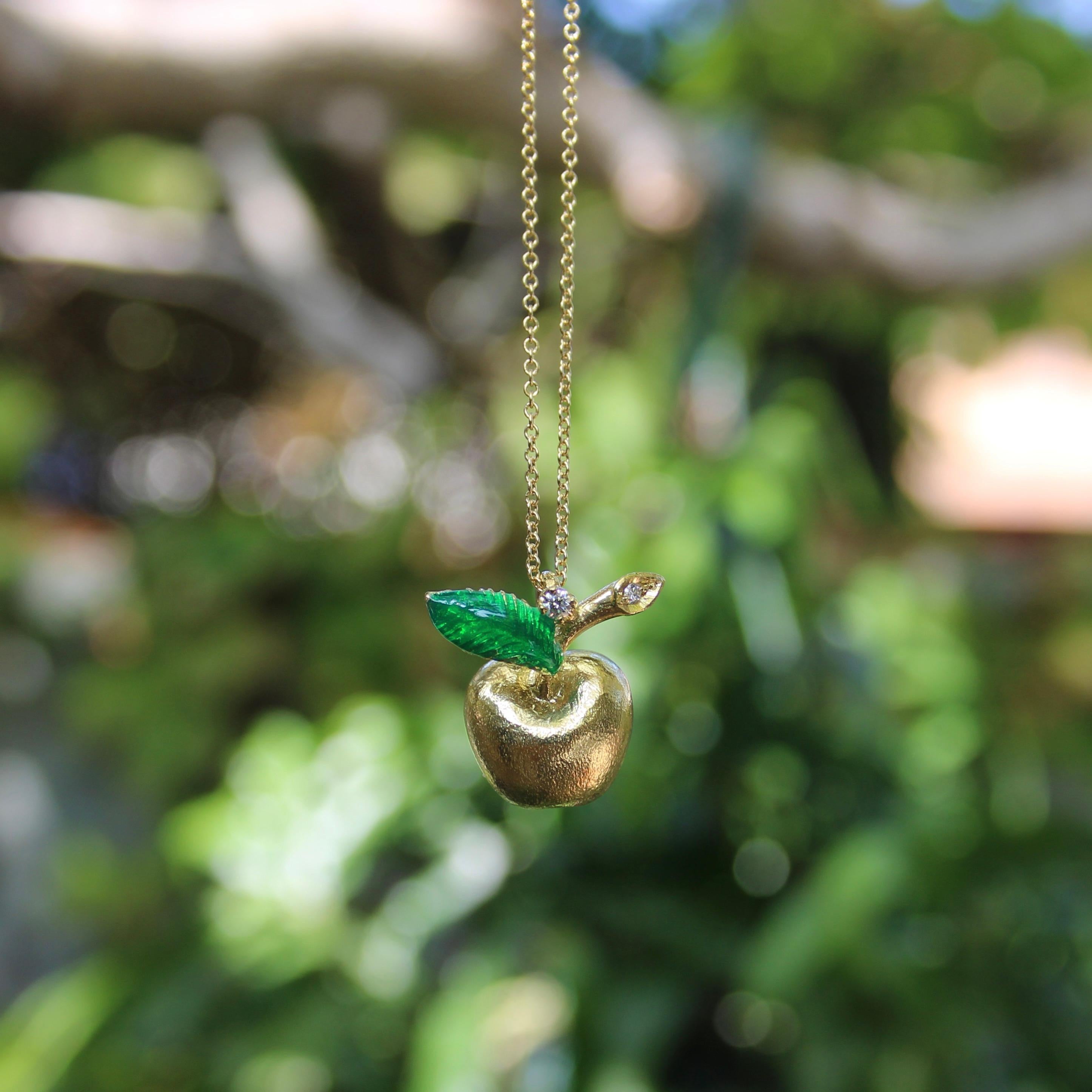 18K Gold Vintage Apple Diamond and Enamel Charm For Sale 3