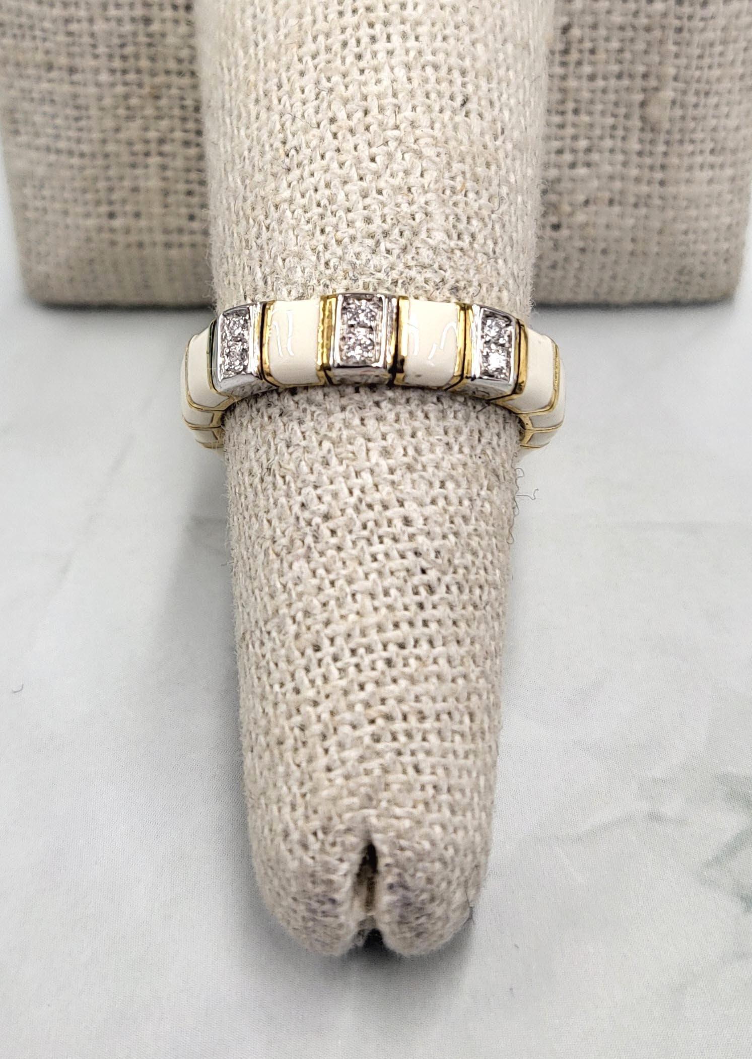 Round Cut 18K Gold Vintage Italian White Enamel Diamond Mesh Ring  Mesh Jewelry For Sale